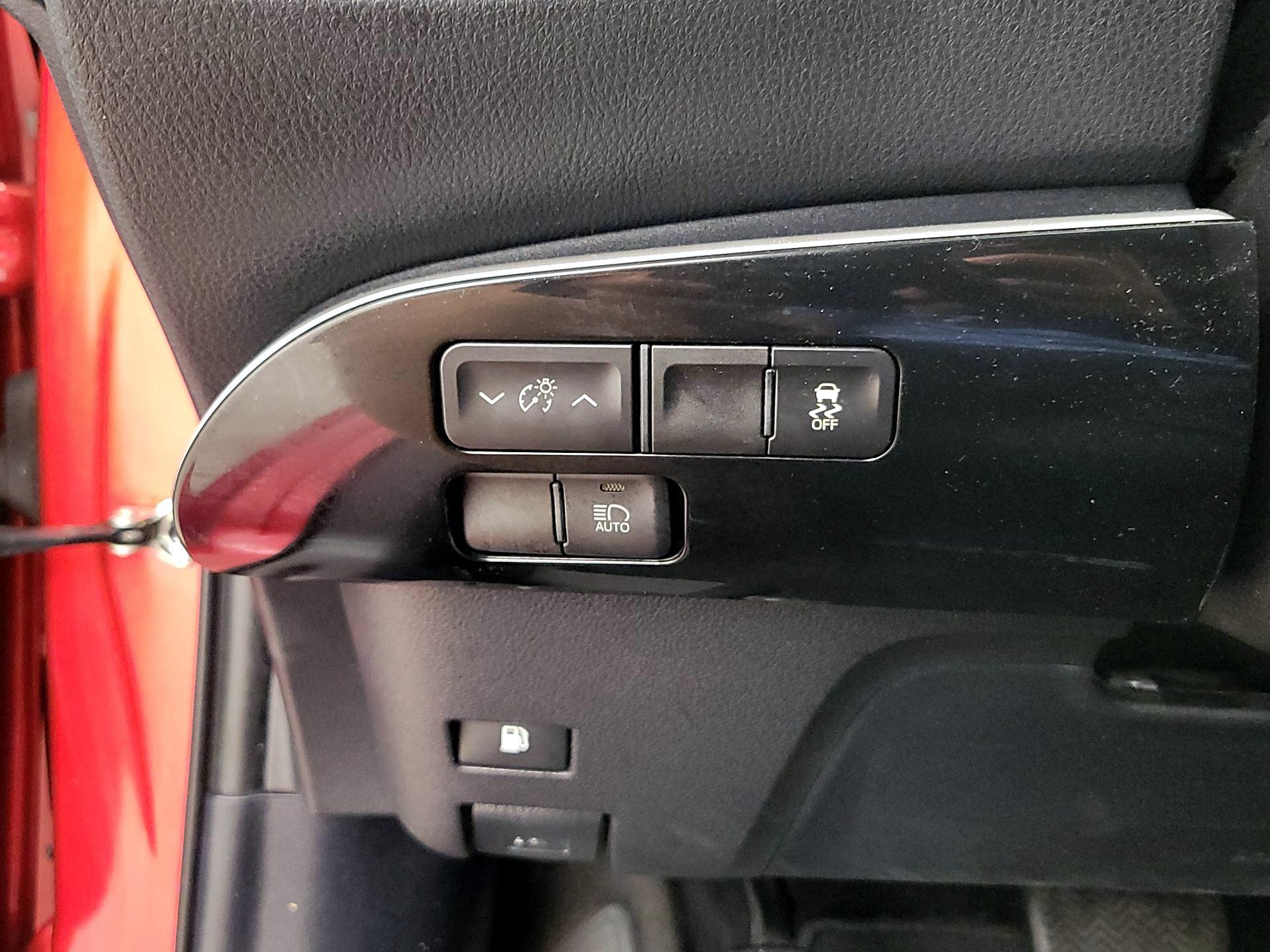 Thumbnail: 2018 Toyota Prius - 13