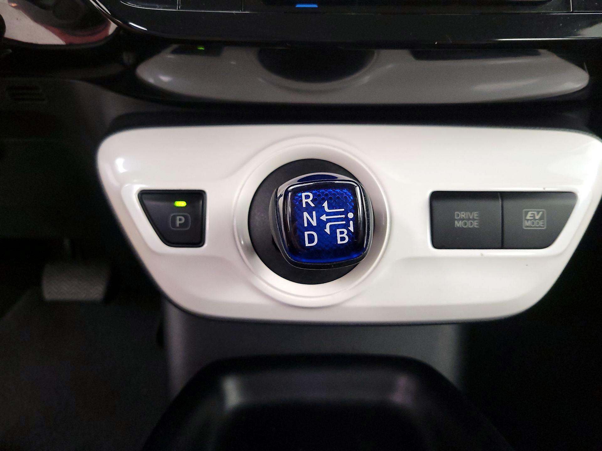 Thumbnail: 2018 Toyota Prius - 17