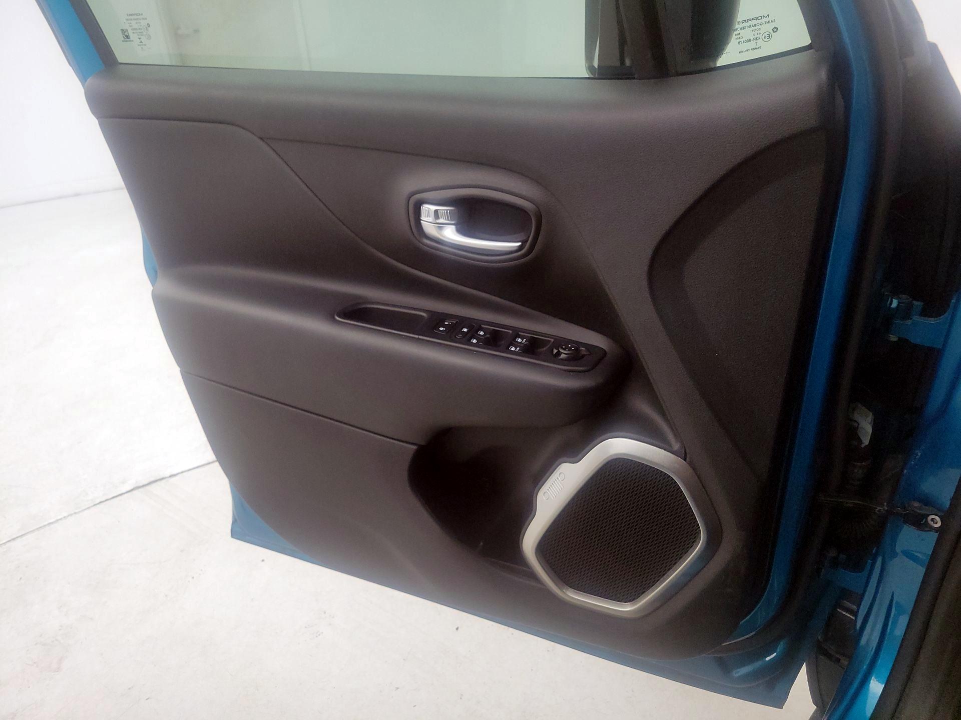 Thumbnail: 2022 Jeep Renegade - 12