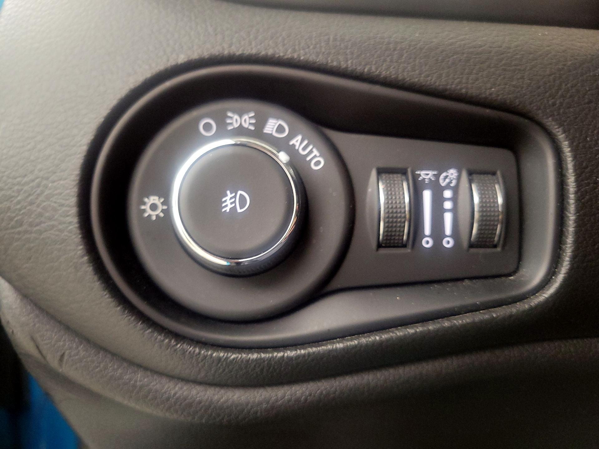 Thumbnail: 2022 Jeep Renegade - 13