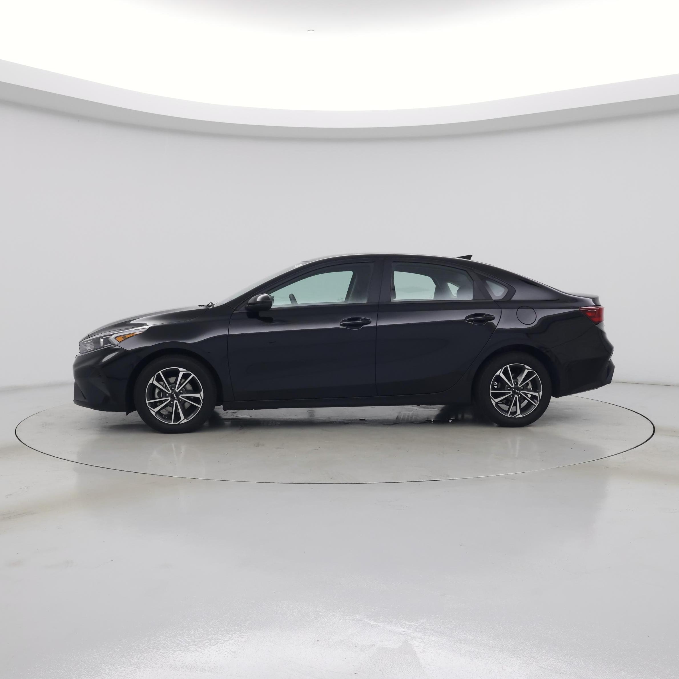 Thumbnail: 2022 Kia Forte - 3