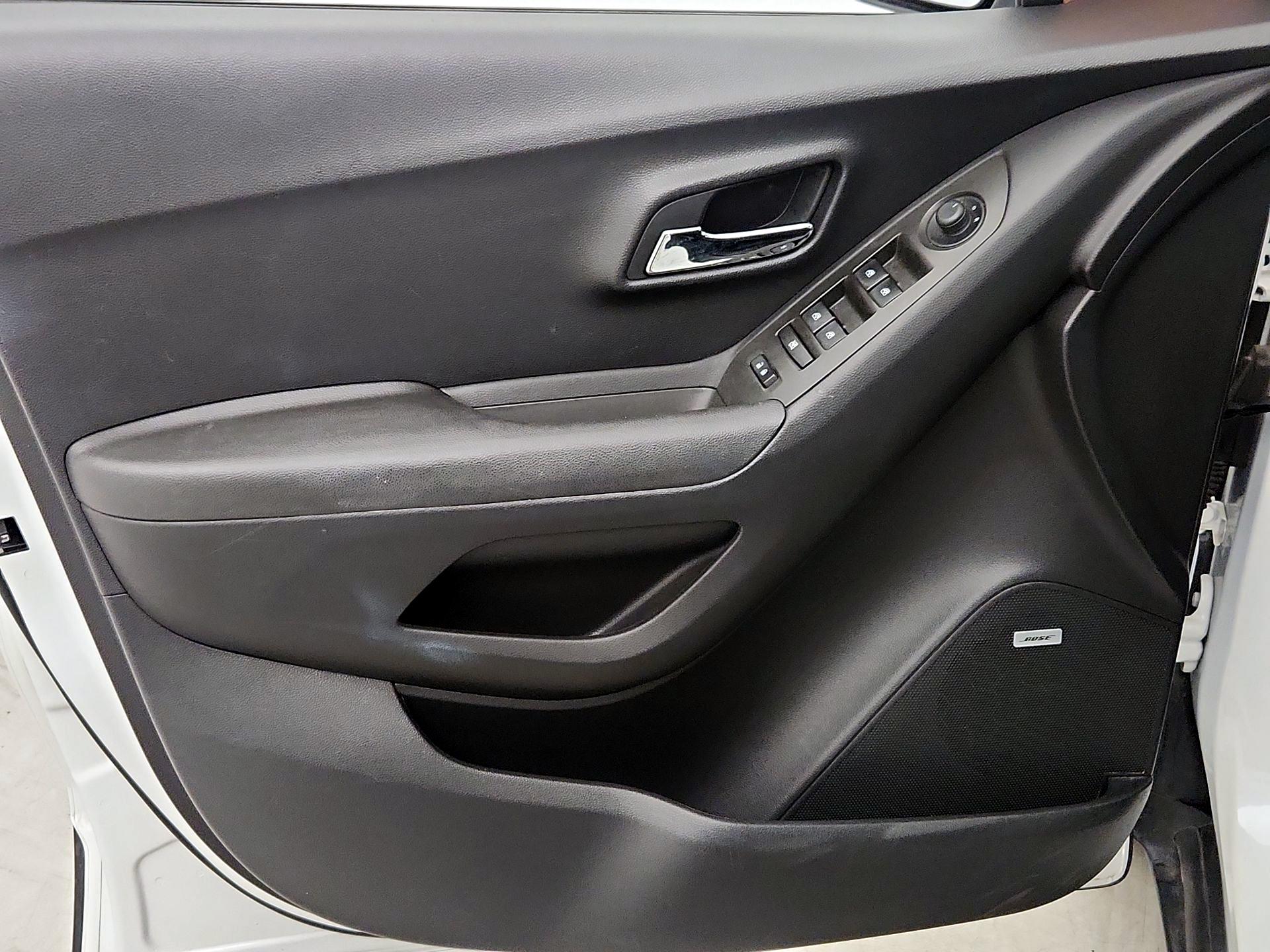 Thumbnail: 2015 Chevrolet Trax - 12