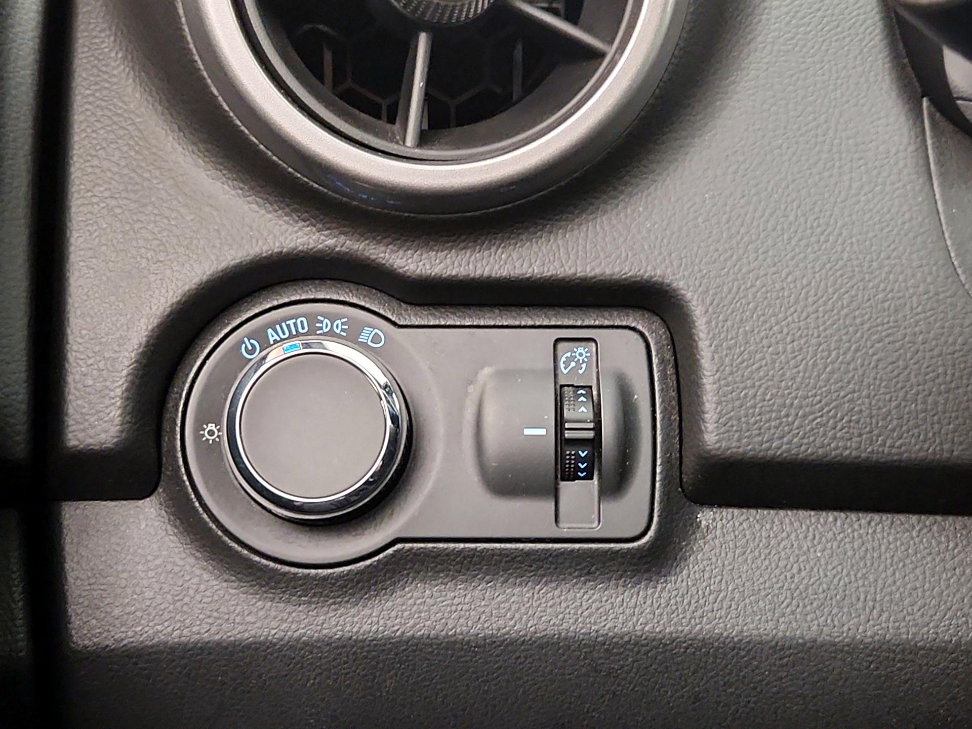 Thumbnail: 2015 Chevrolet Trax - 13