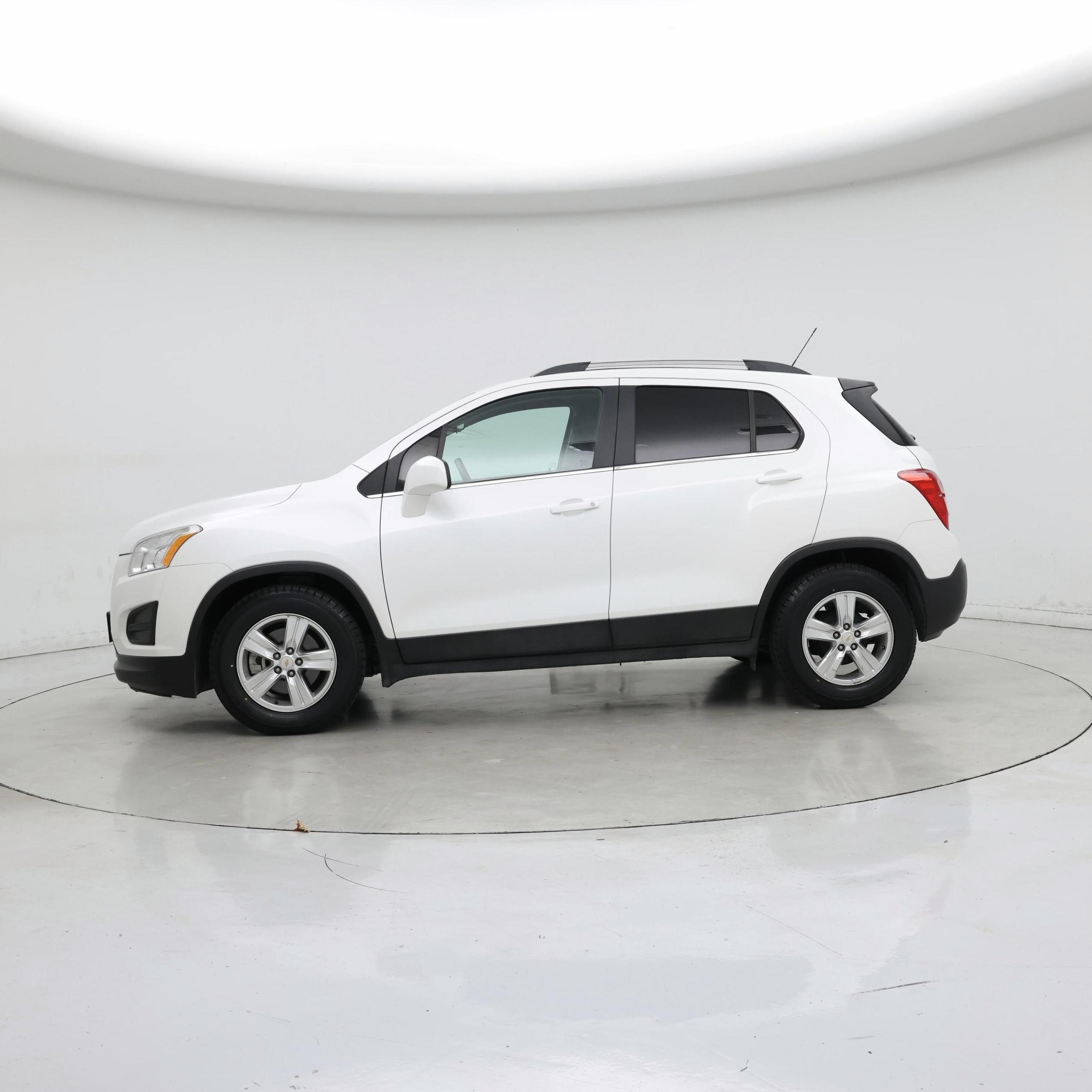 Thumbnail: 2015 Chevrolet Trax - 3