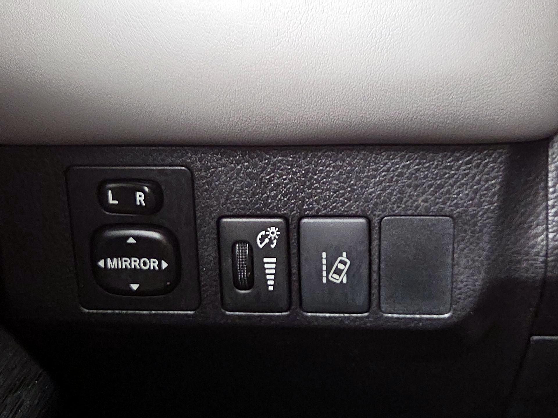 Thumbnail: 2016 Toyota RAV4 - 13