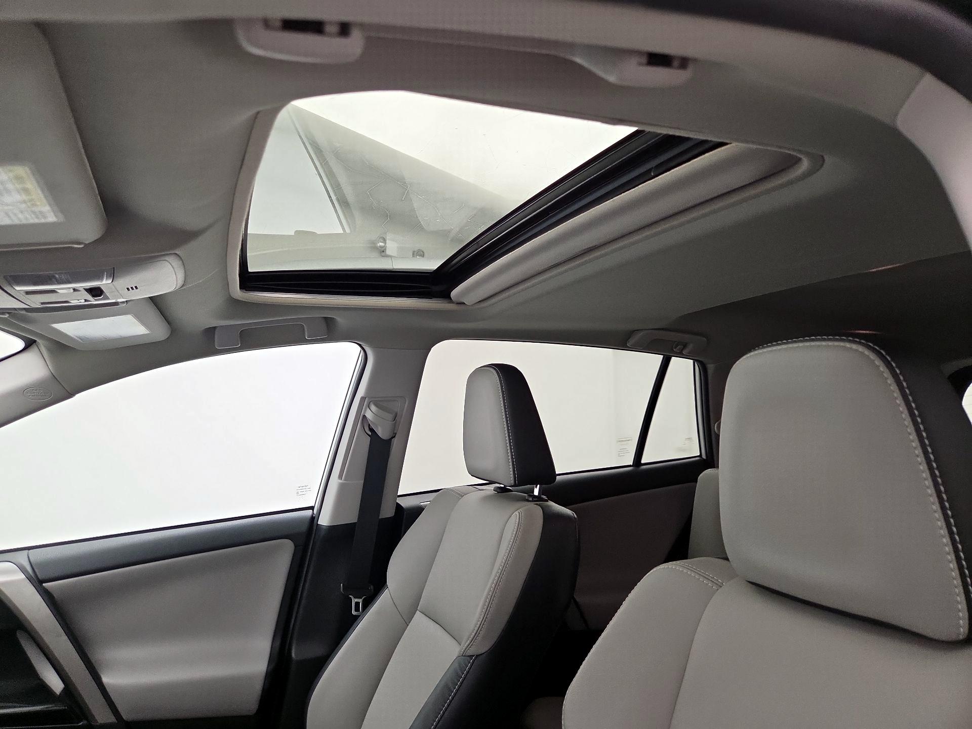 Thumbnail: 2016 Toyota RAV4 - 20