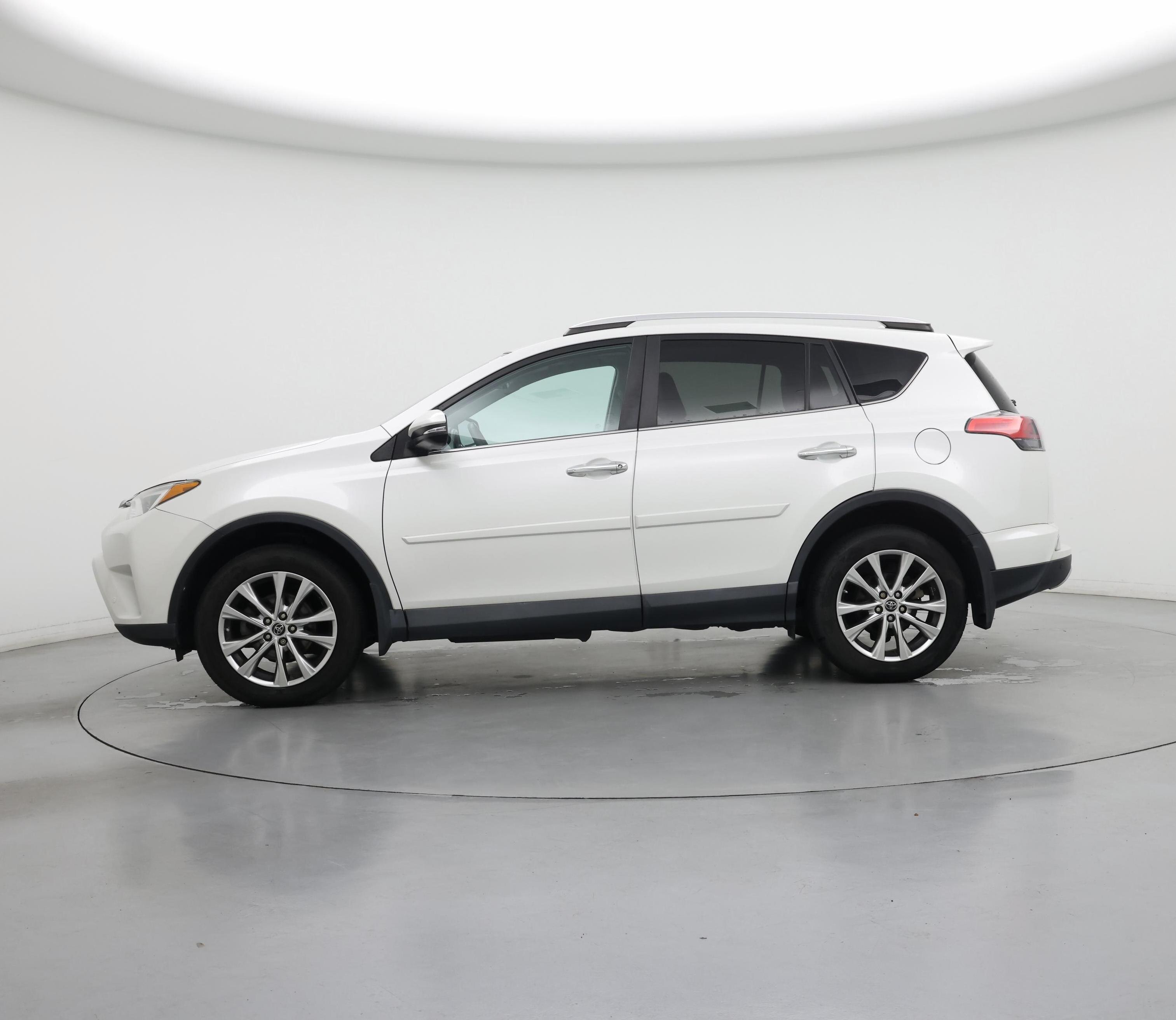 Thumbnail: 2016 Toyota RAV4 - 3