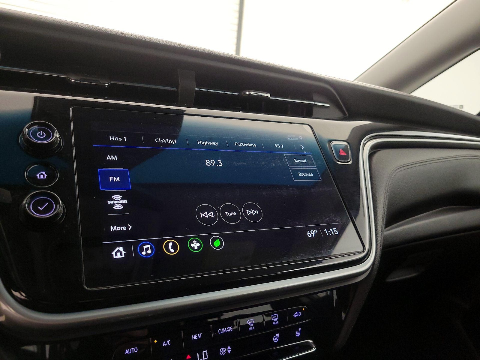 2023 Chevrolet Bolt EV 2LT - Photo 16