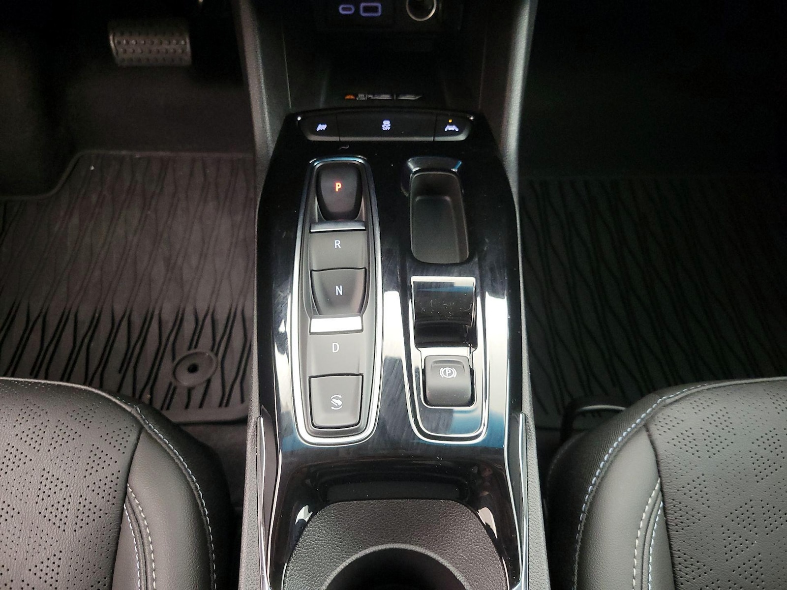 2023 Chevrolet Bolt EV 2LT - Photo 18