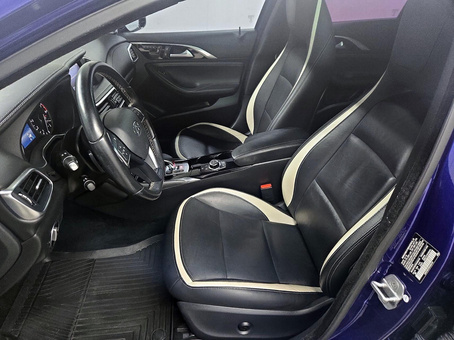 Thumbnail: 2017 INFINITI QX30 - 11