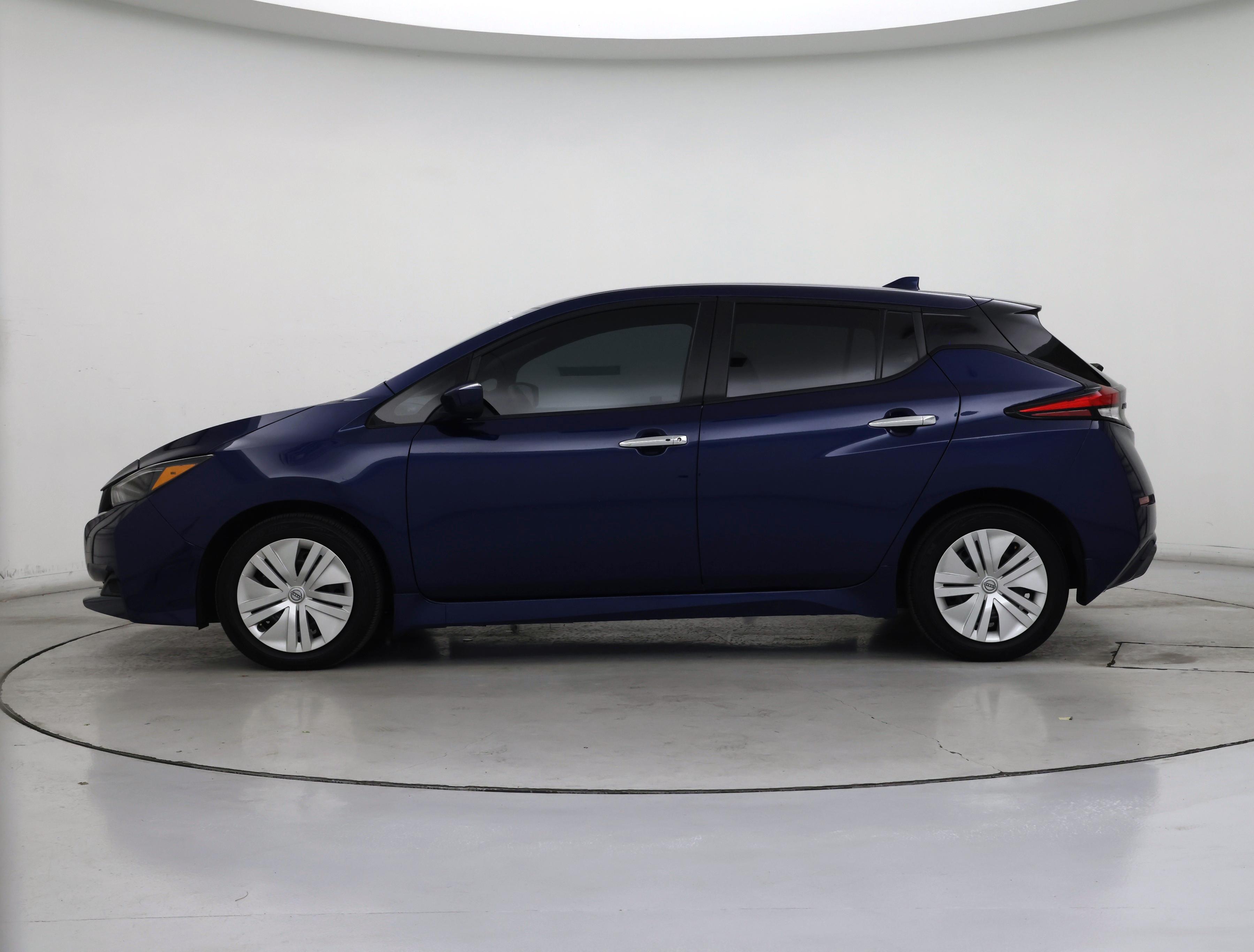 Thumbnail: 2023 Nissan Leaf - 3