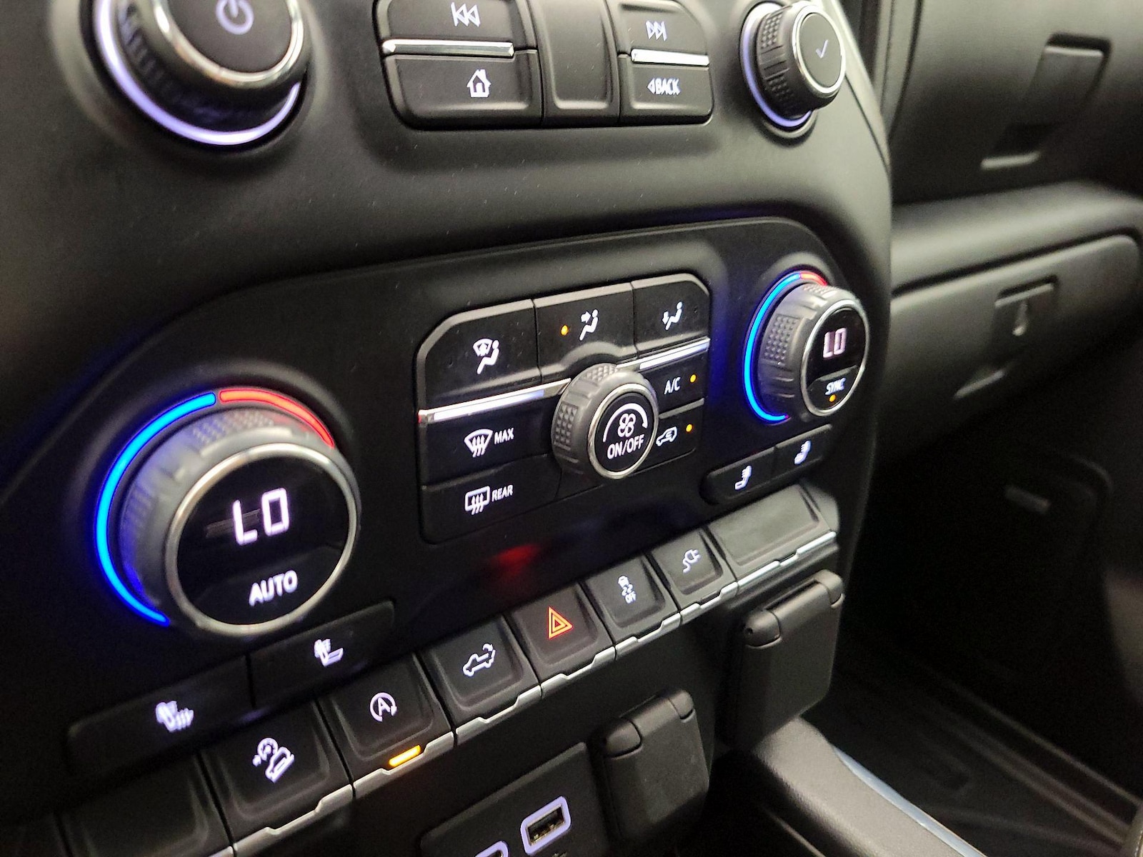 2021 Chevrolet Silverado 1500 RST - Photo 17