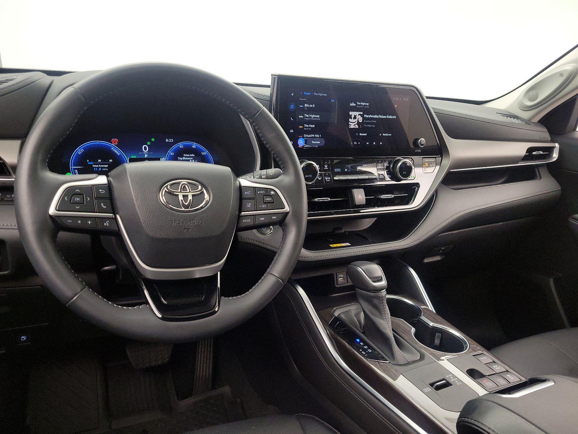 Thumbnail: 2023 Toyota Highlander - 9