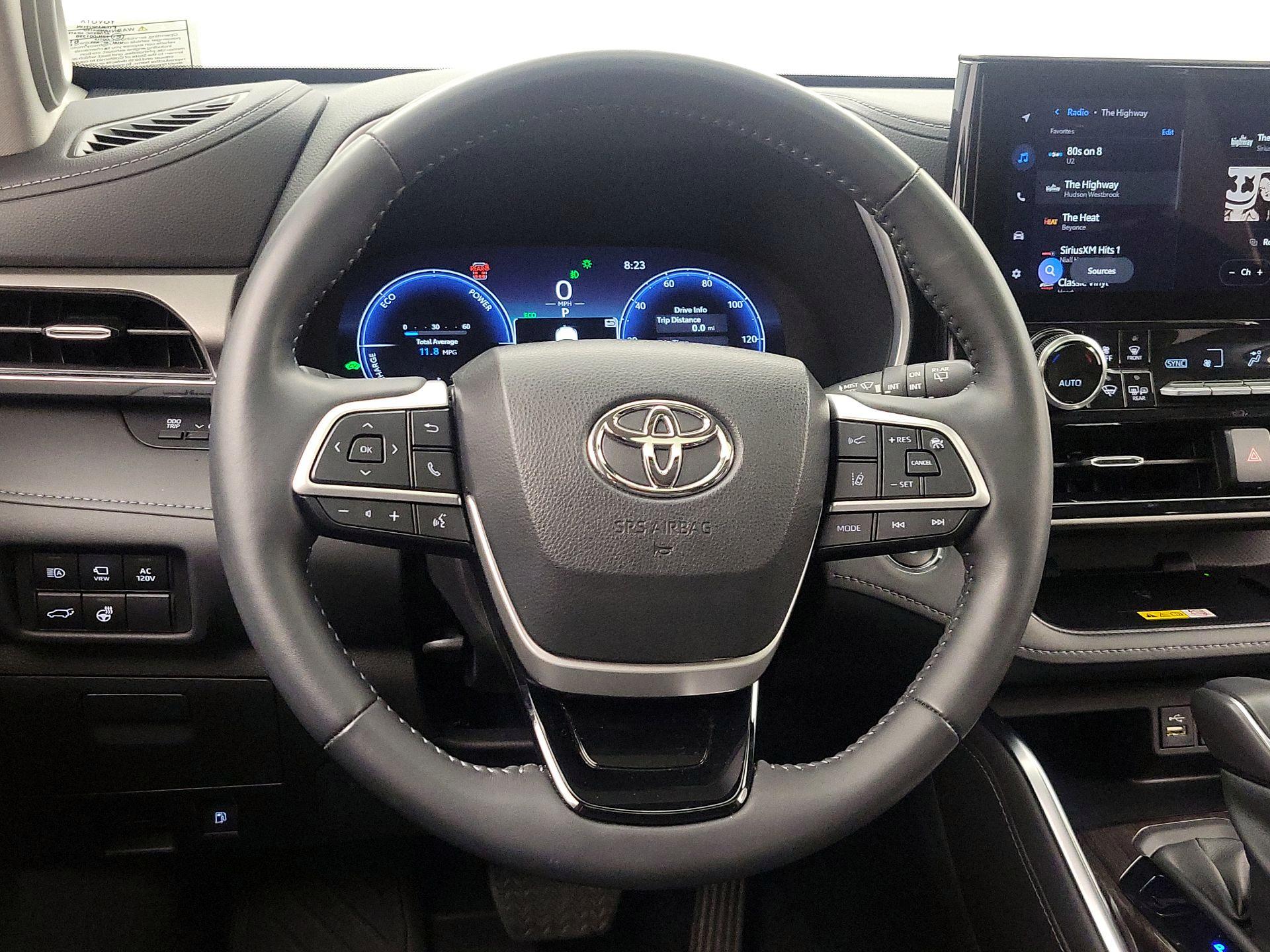 Thumbnail: 2023 Toyota Highlander - 10
