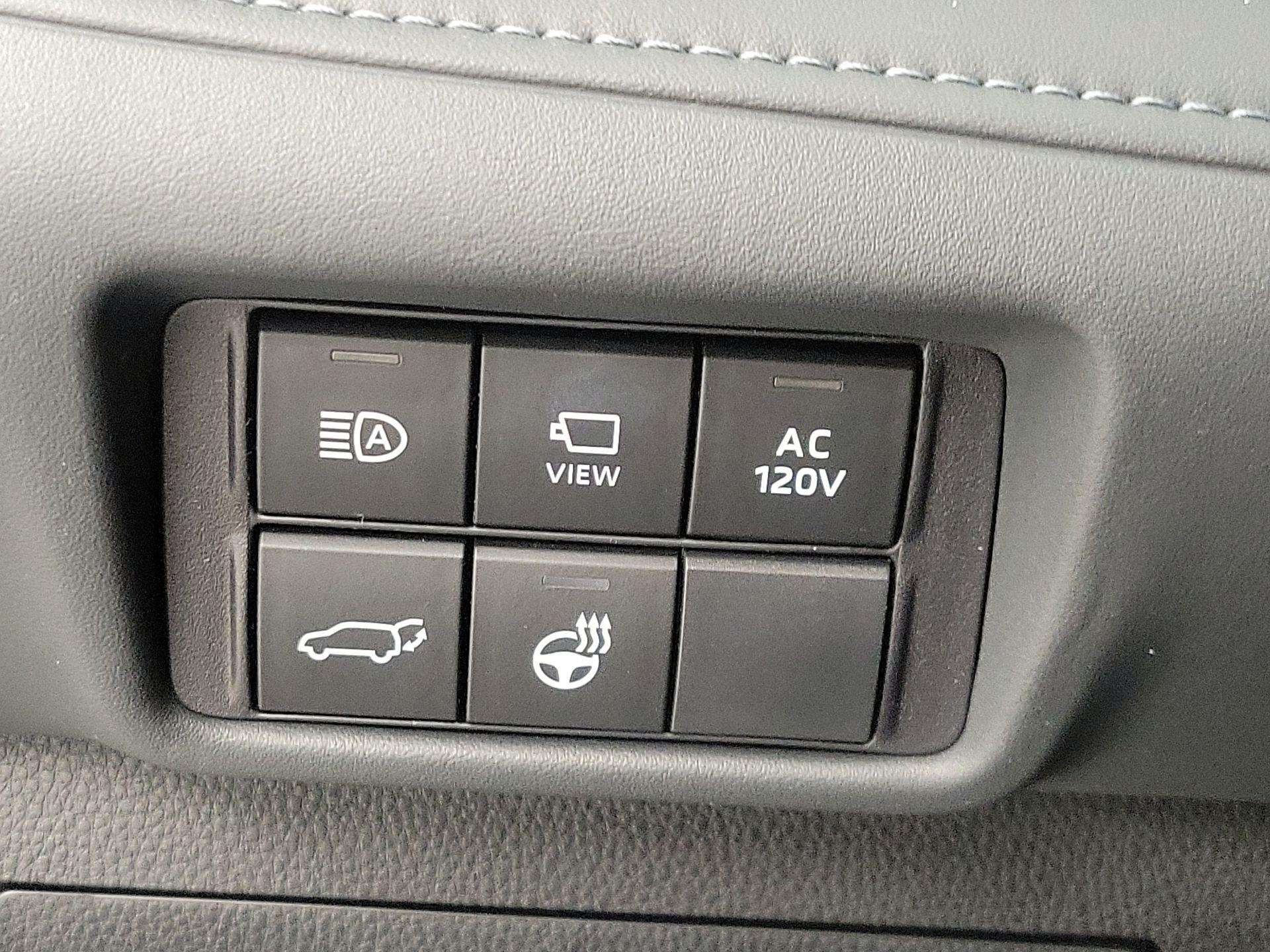 Thumbnail: 2023 Toyota Highlander - 13