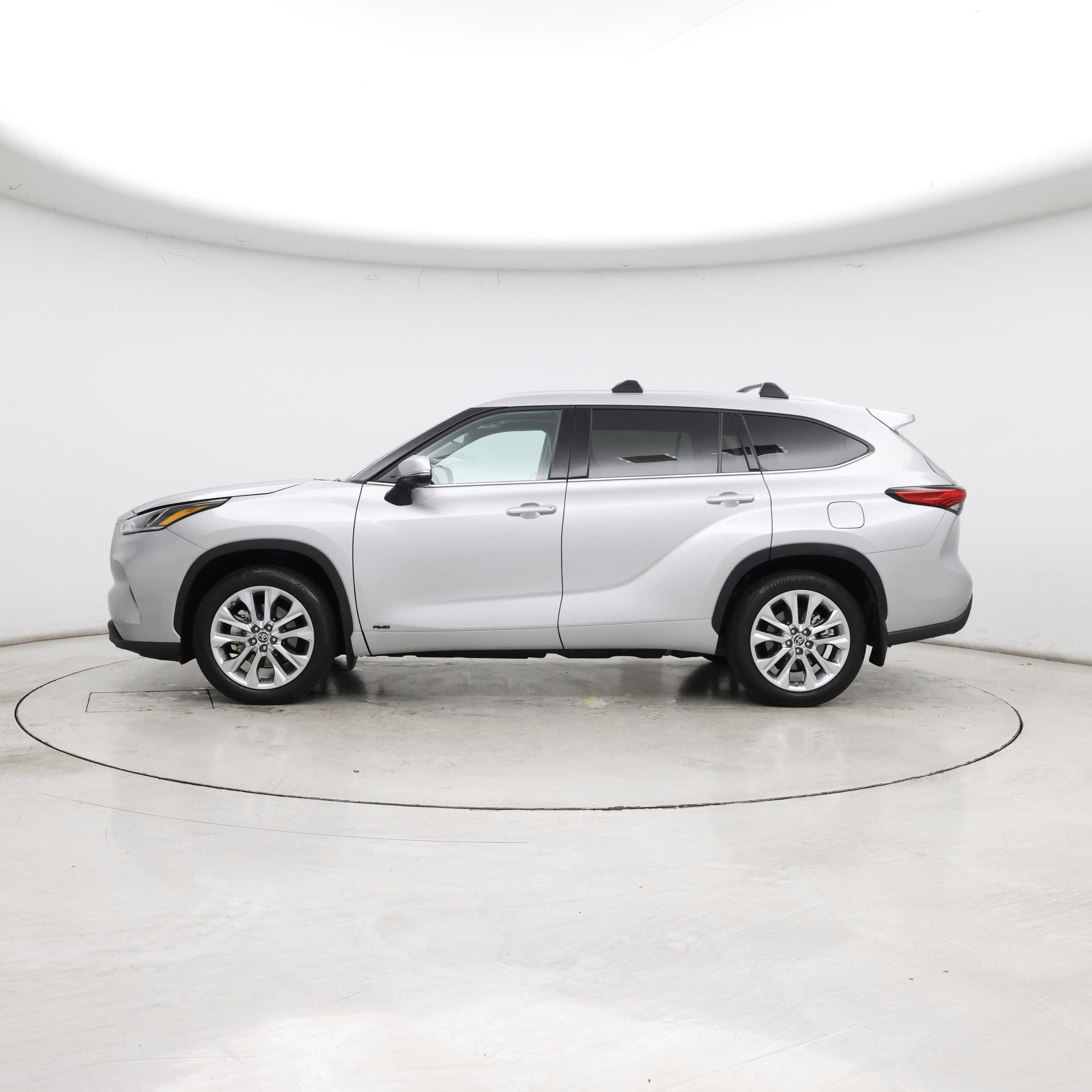 Thumbnail: 2023 Toyota Highlander - 3