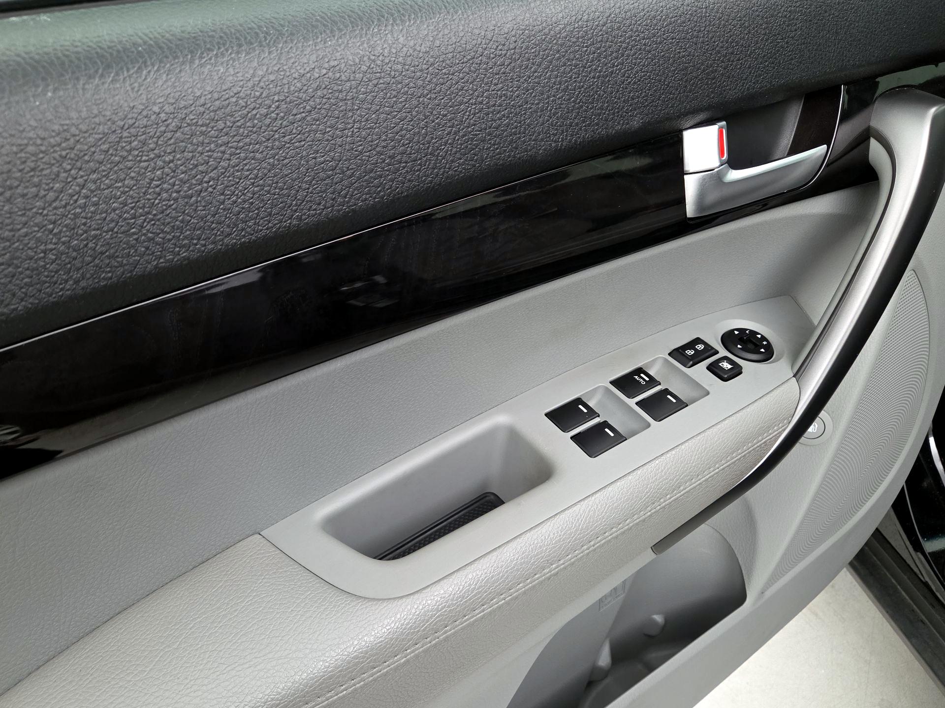 Thumbnail: 2014 Kia Sorento - 12