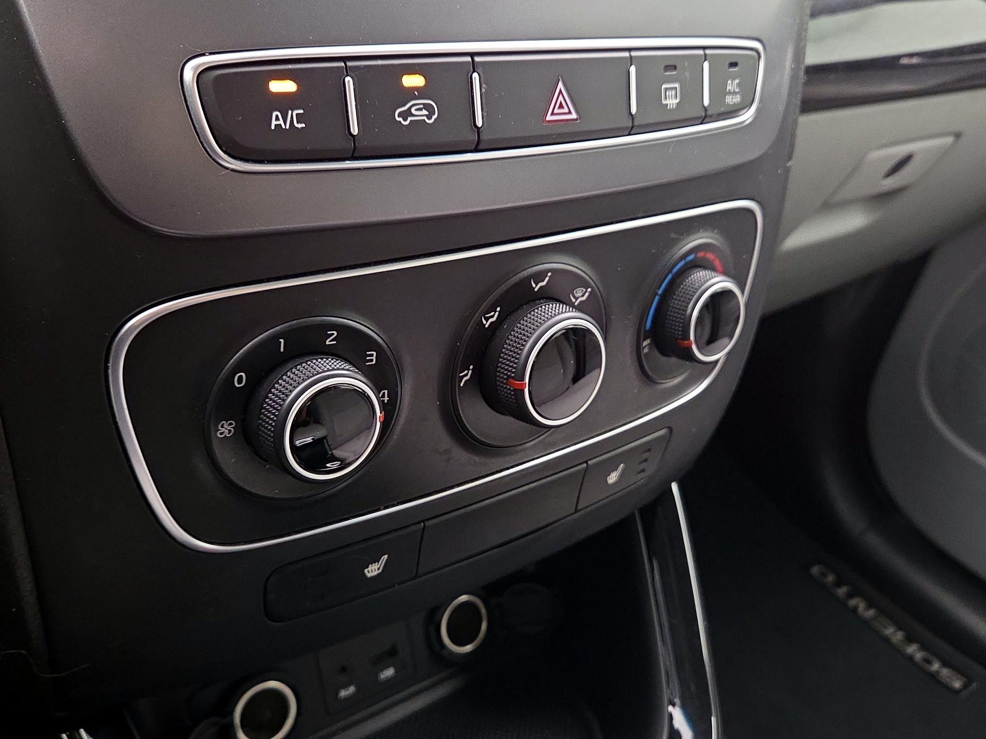 Thumbnail: 2014 Kia Sorento - 16