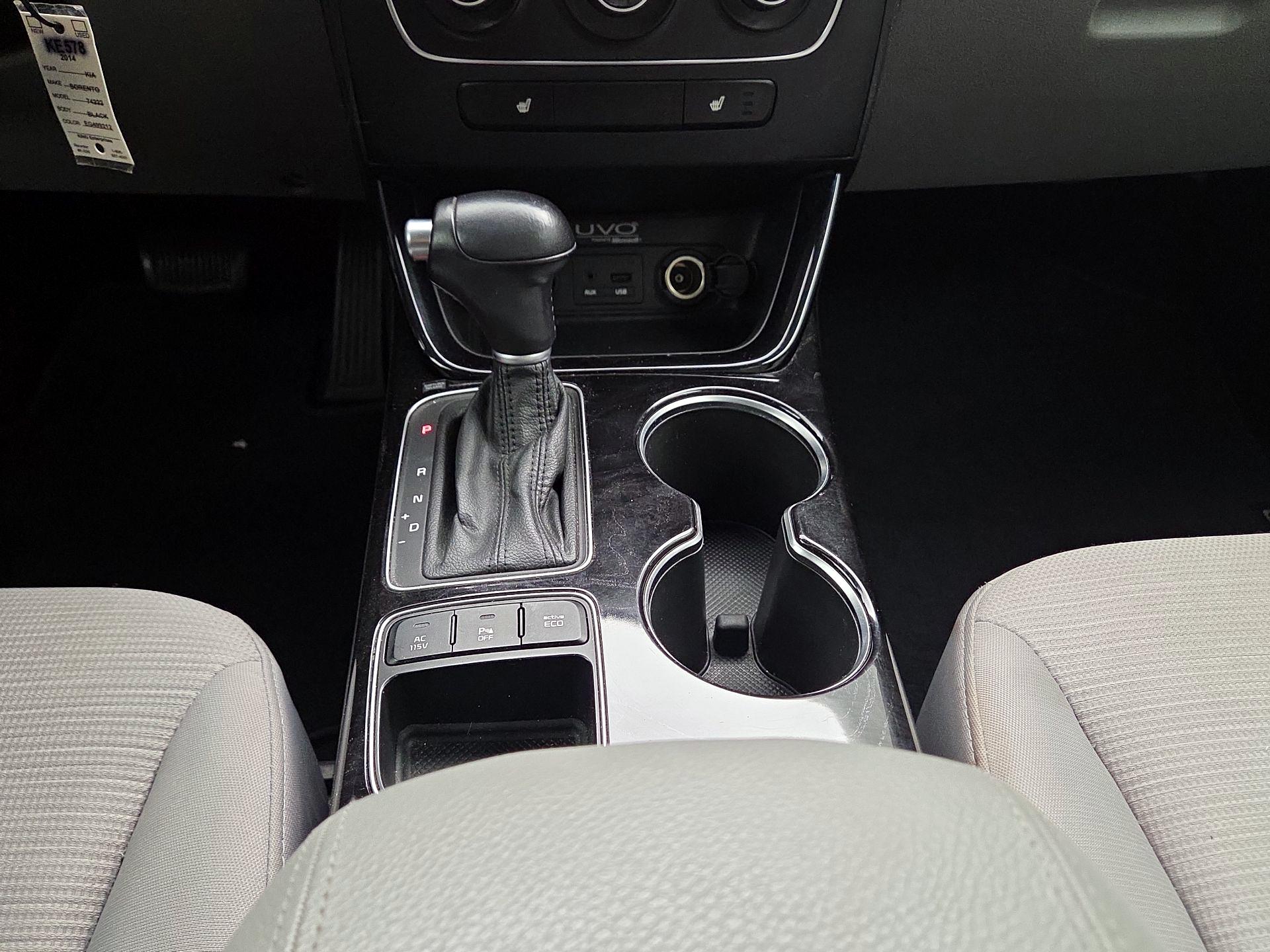 Thumbnail: 2014 Kia Sorento - 17