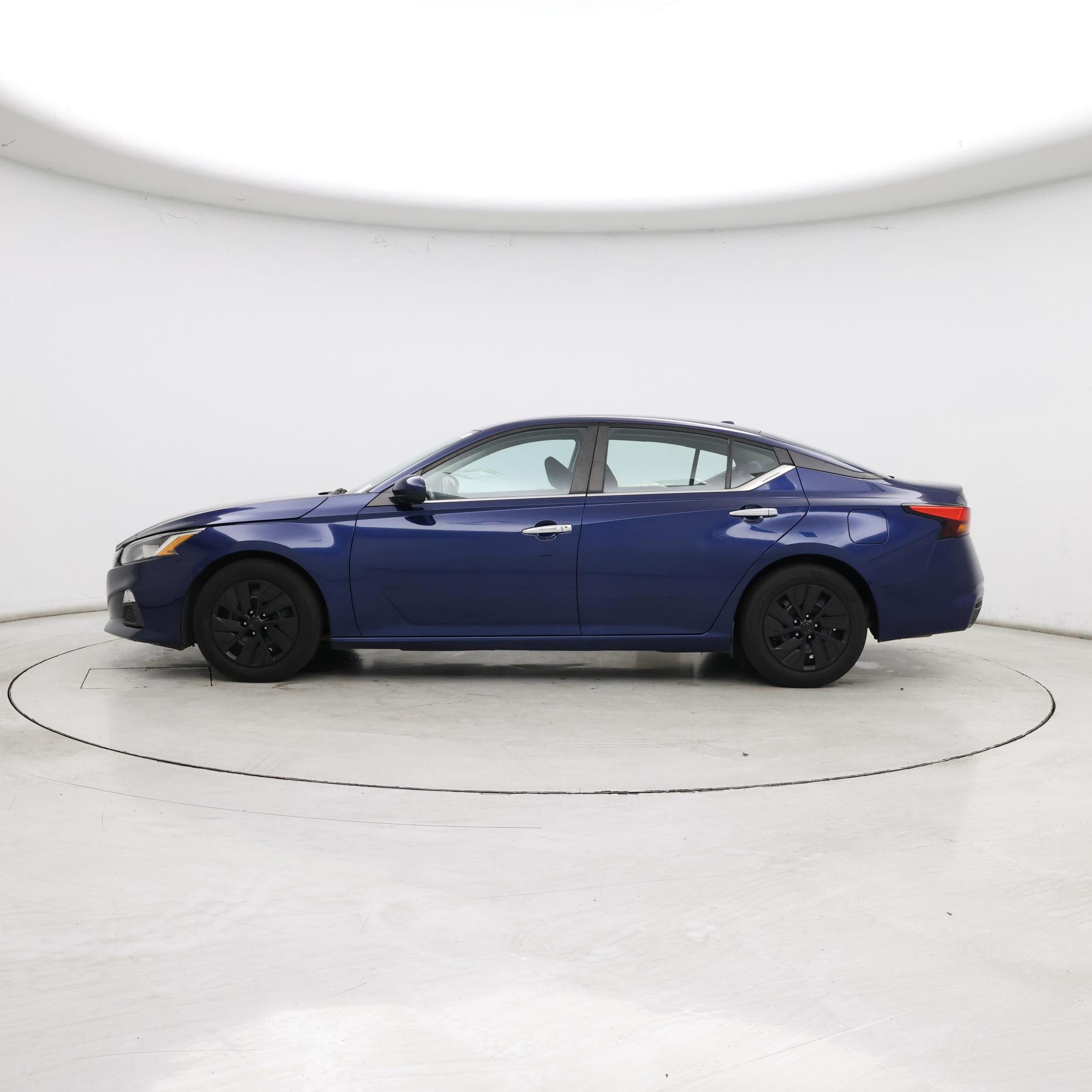 Thumbnail: 2020 Nissan Altima - 3