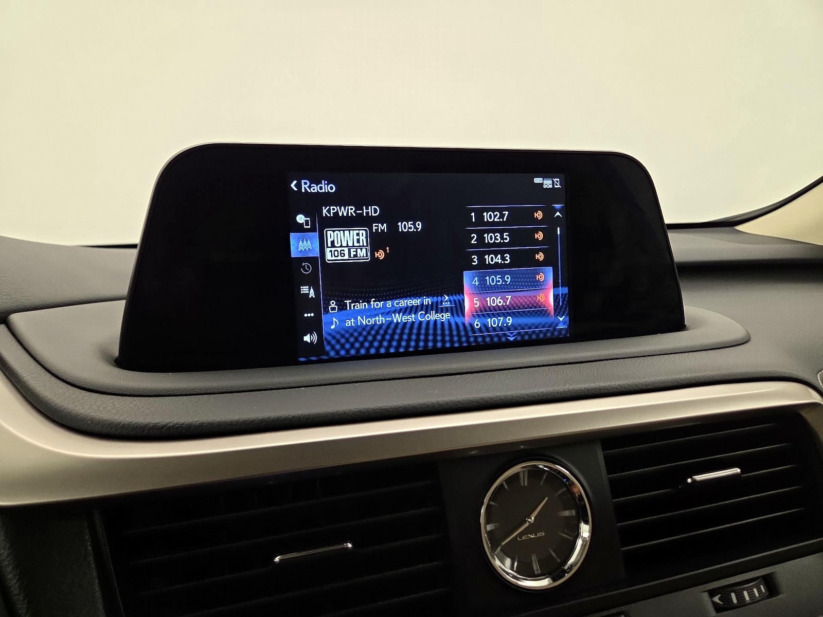 2022 Lexus RX Hybrid 450h - Photo 16