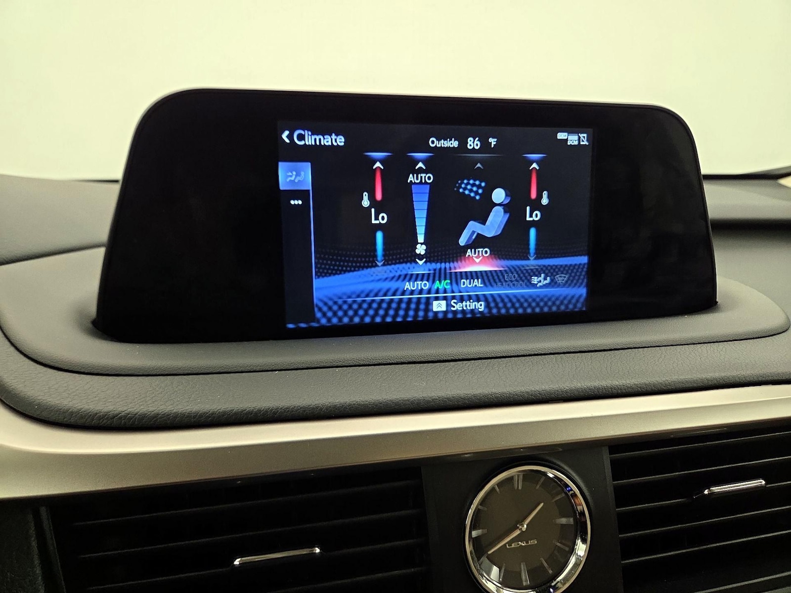 2022 Lexus RX Hybrid 450h - Photo 17