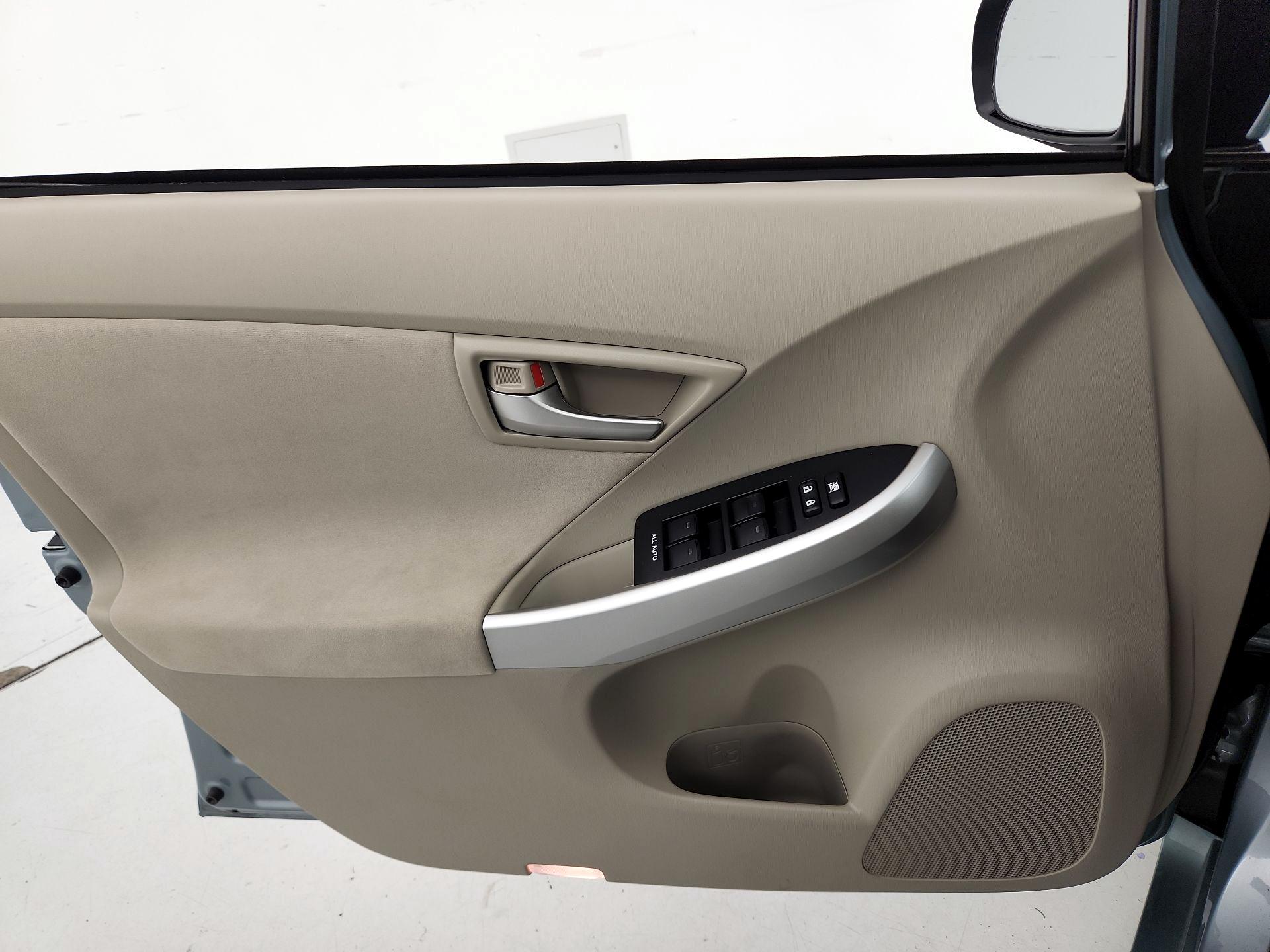 Thumbnail: 2015 Toyota Prius - 12