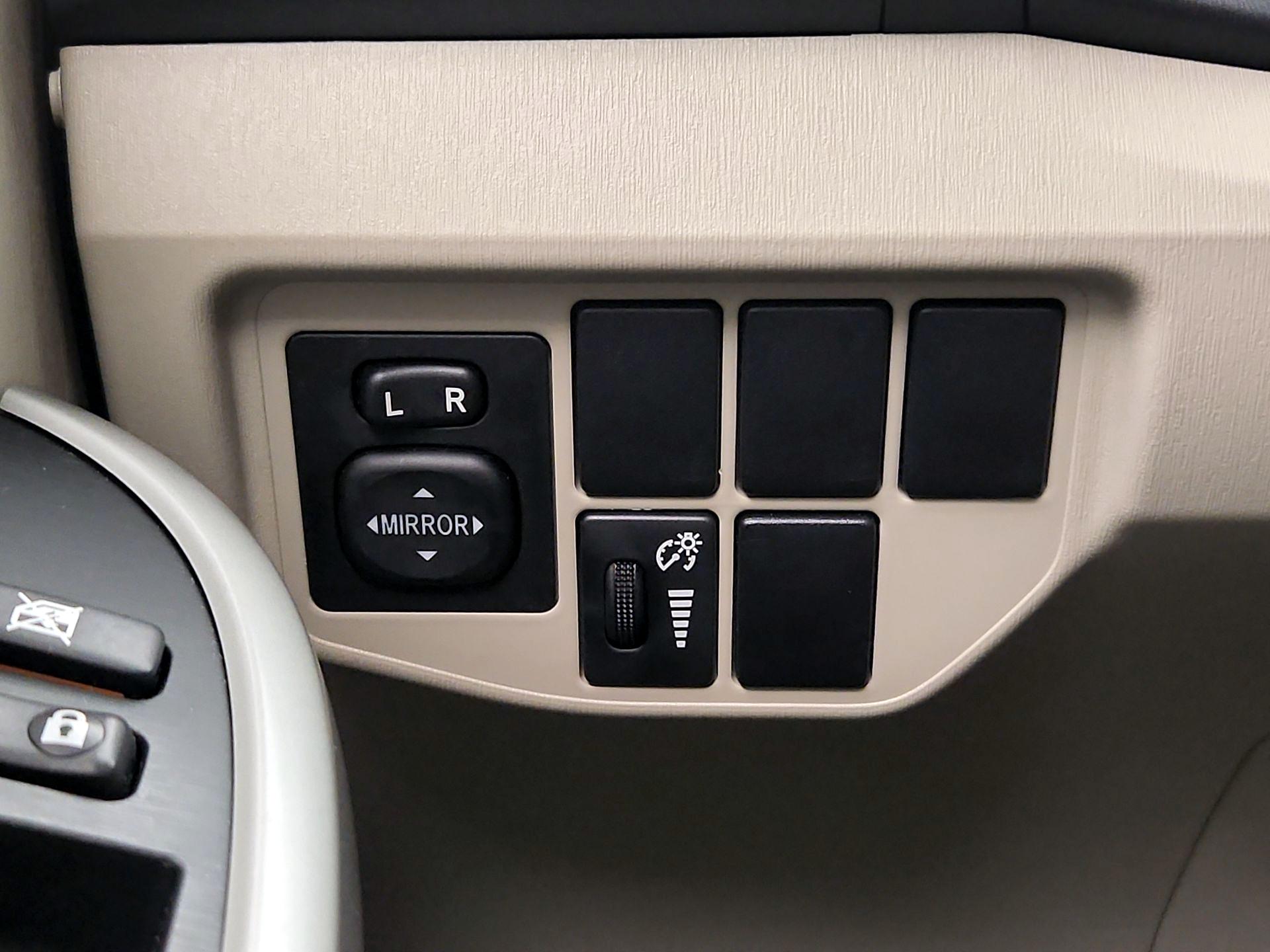 Thumbnail: 2015 Toyota Prius - 13