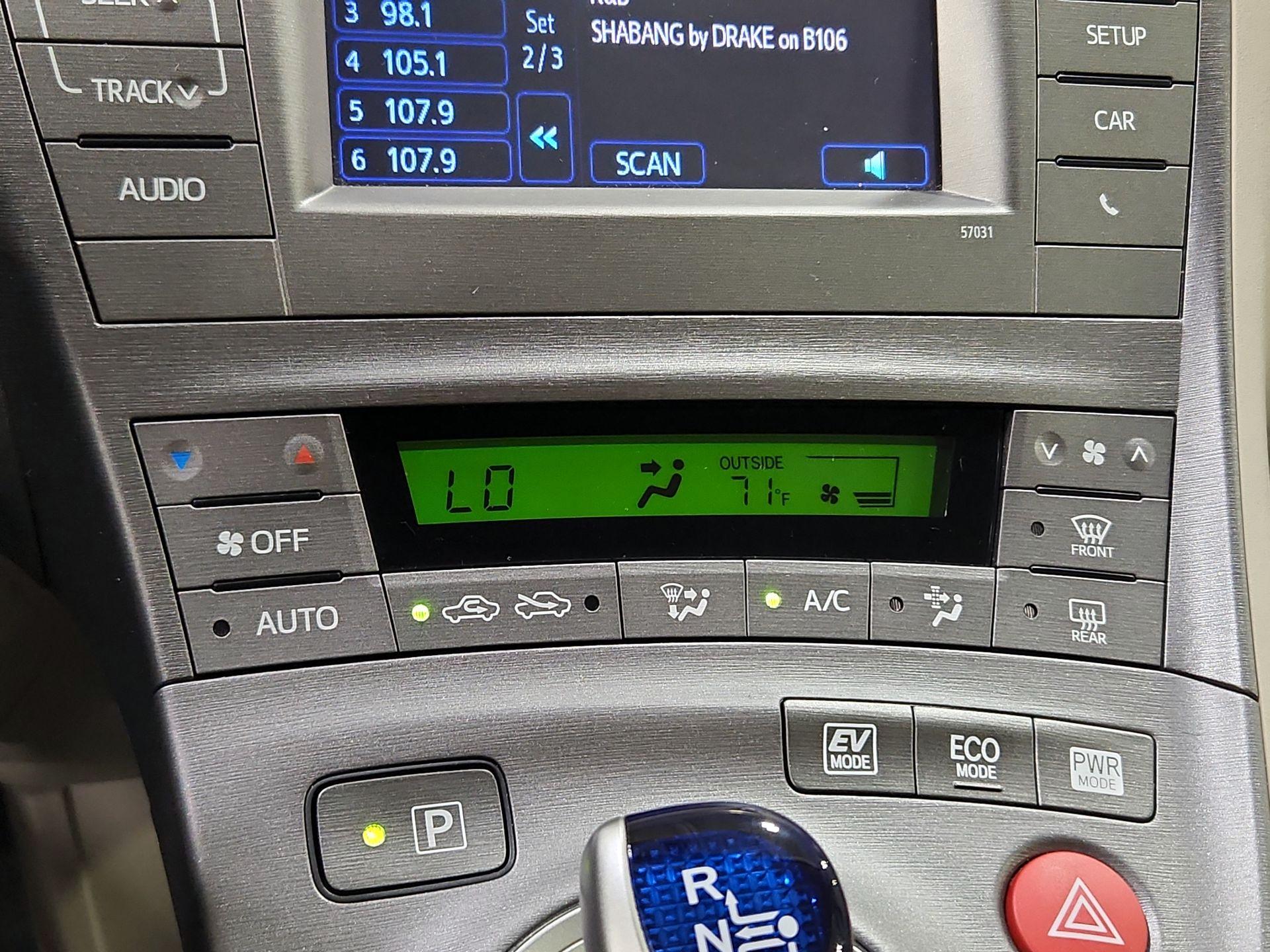 Thumbnail: 2015 Toyota Prius - 16