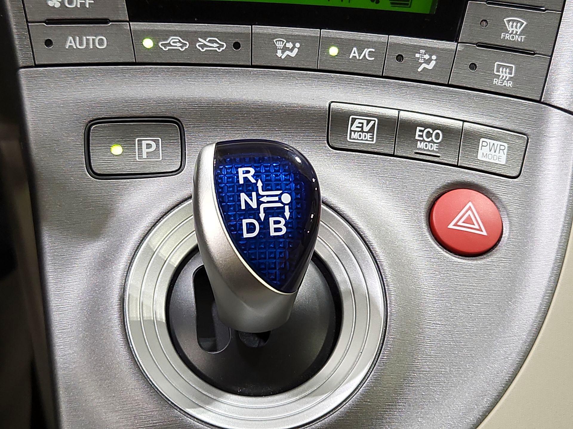 Thumbnail: 2015 Toyota Prius - 17
