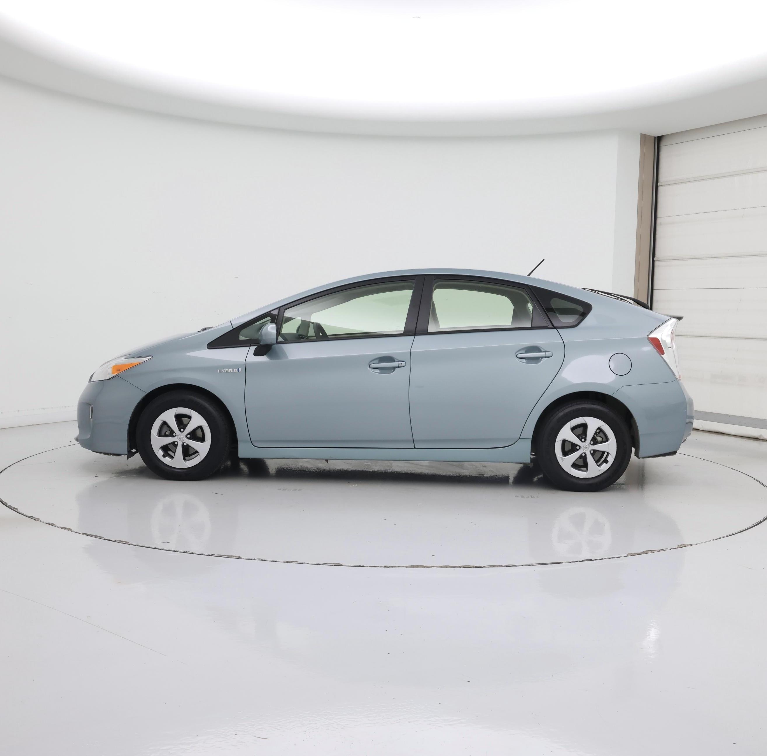 Thumbnail: 2015 Toyota Prius - 3