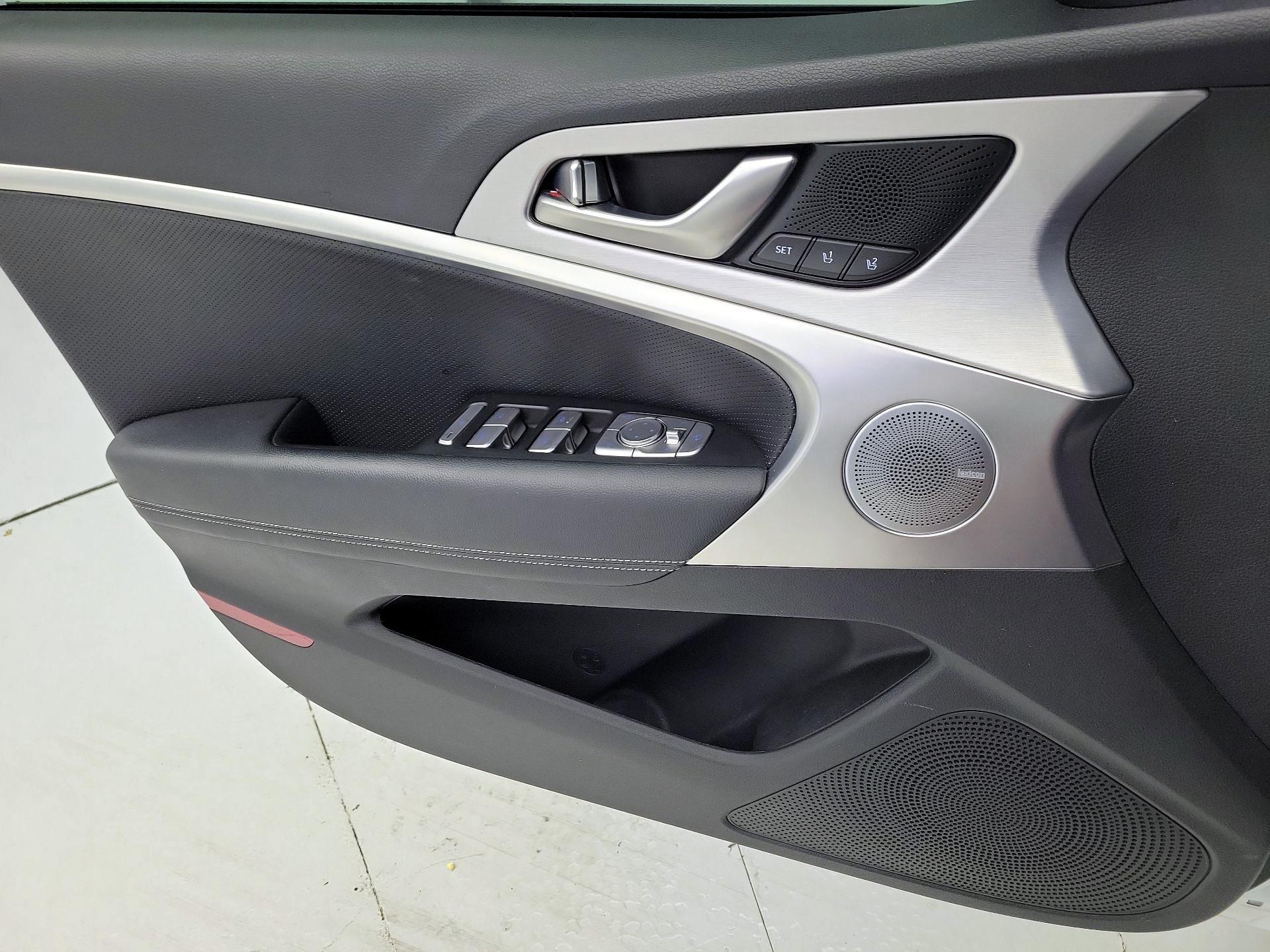 Thumbnail: 2021 Genesis G70 - 12