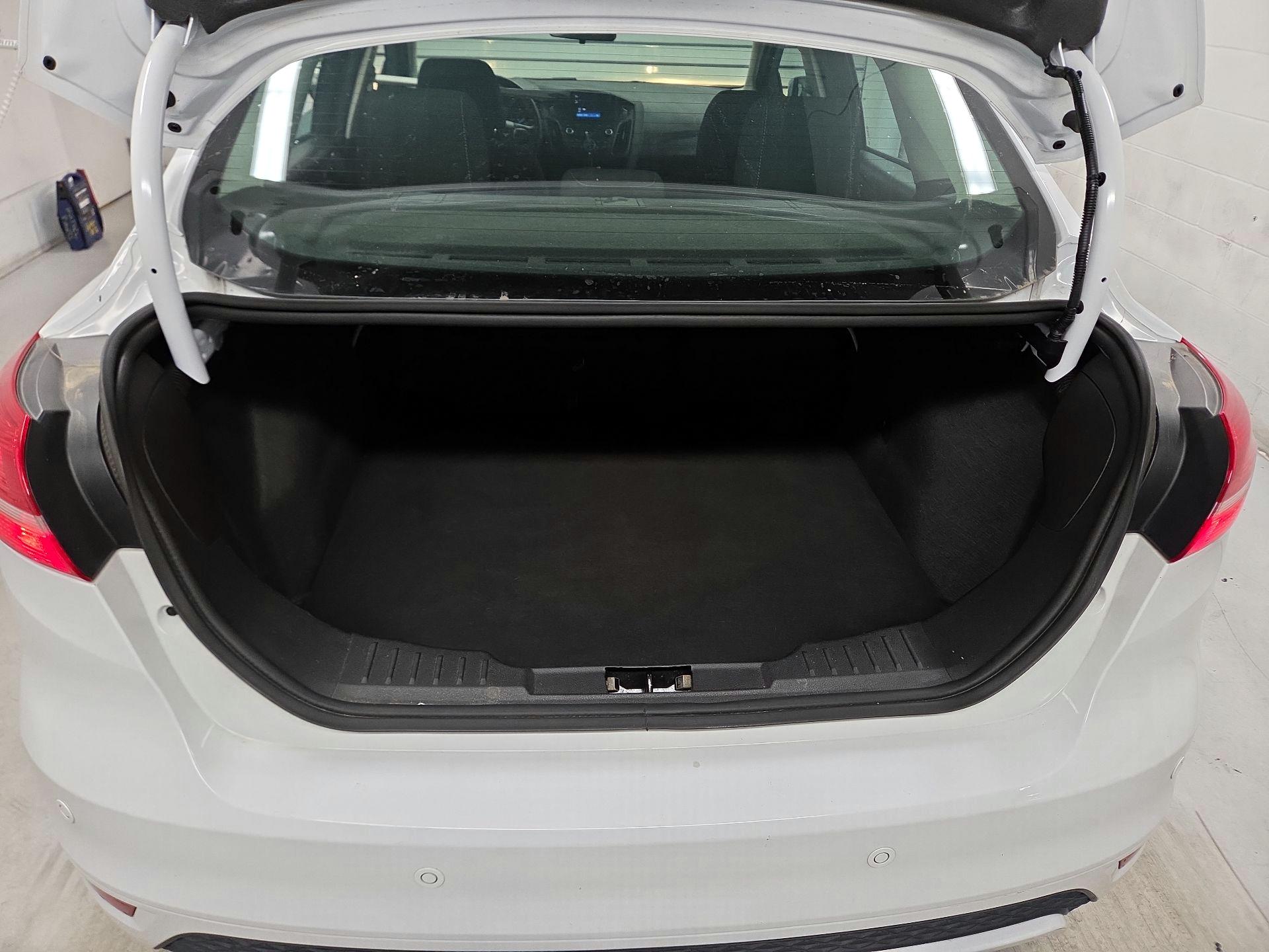 Thumbnail: 2015 Ford Focus - 16