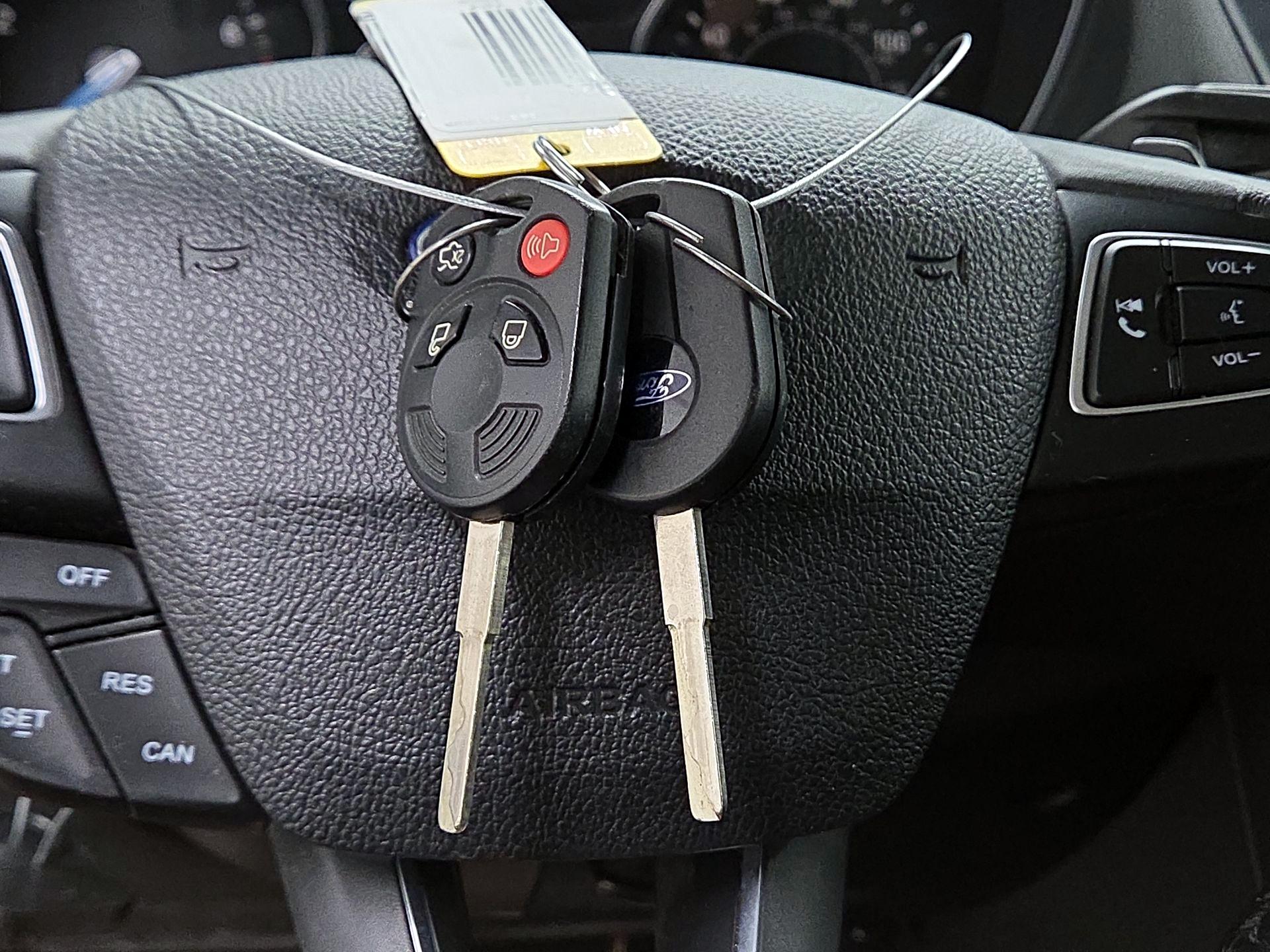 Thumbnail: 2015 Ford Focus - 18