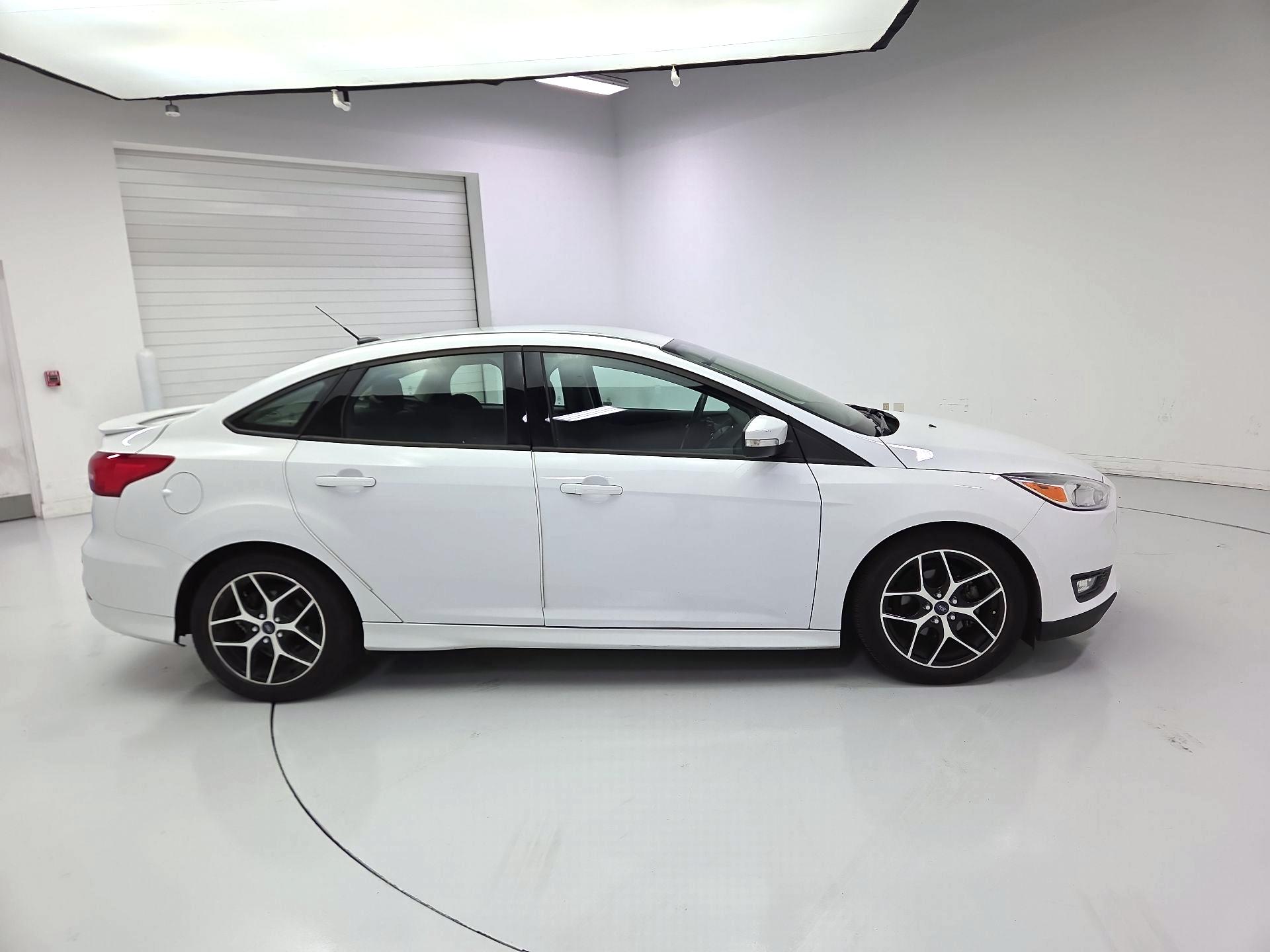 Thumbnail: 2015 Ford Focus - 4