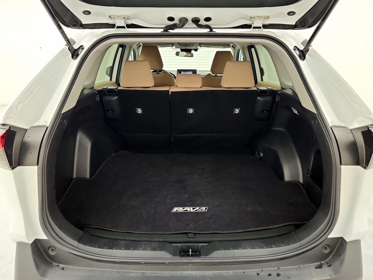 Trunk/Cargo (Seats Up)