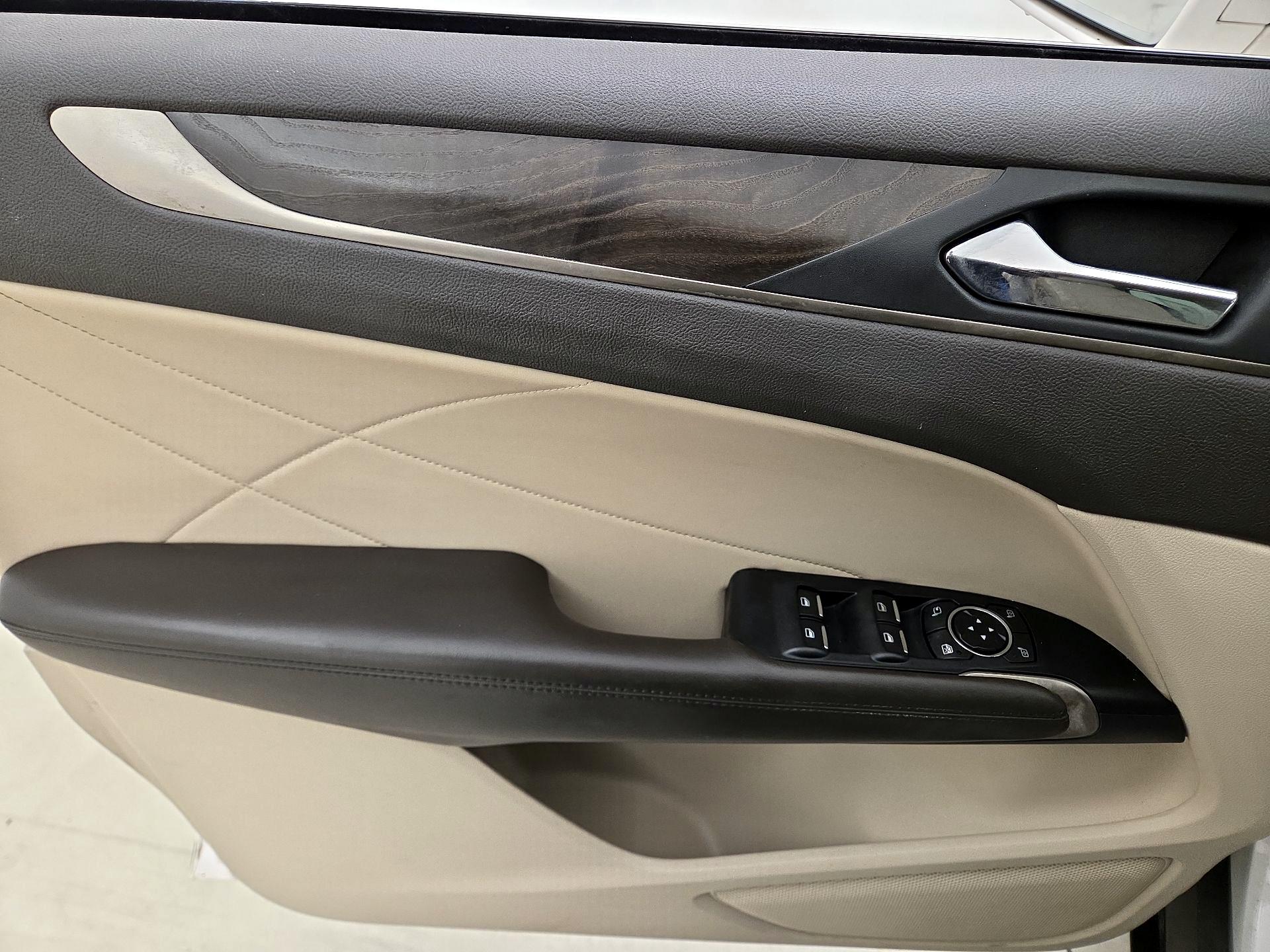 Thumbnail: 2018 Lincoln MKC - 12