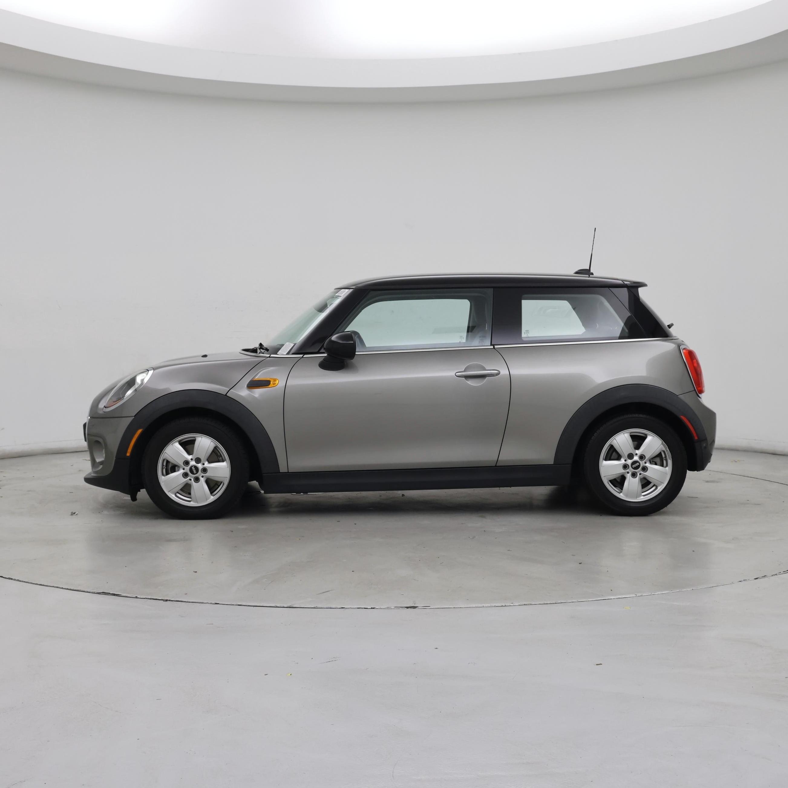 Thumbnail: 2017 MINI Cooper Hardtop - 3