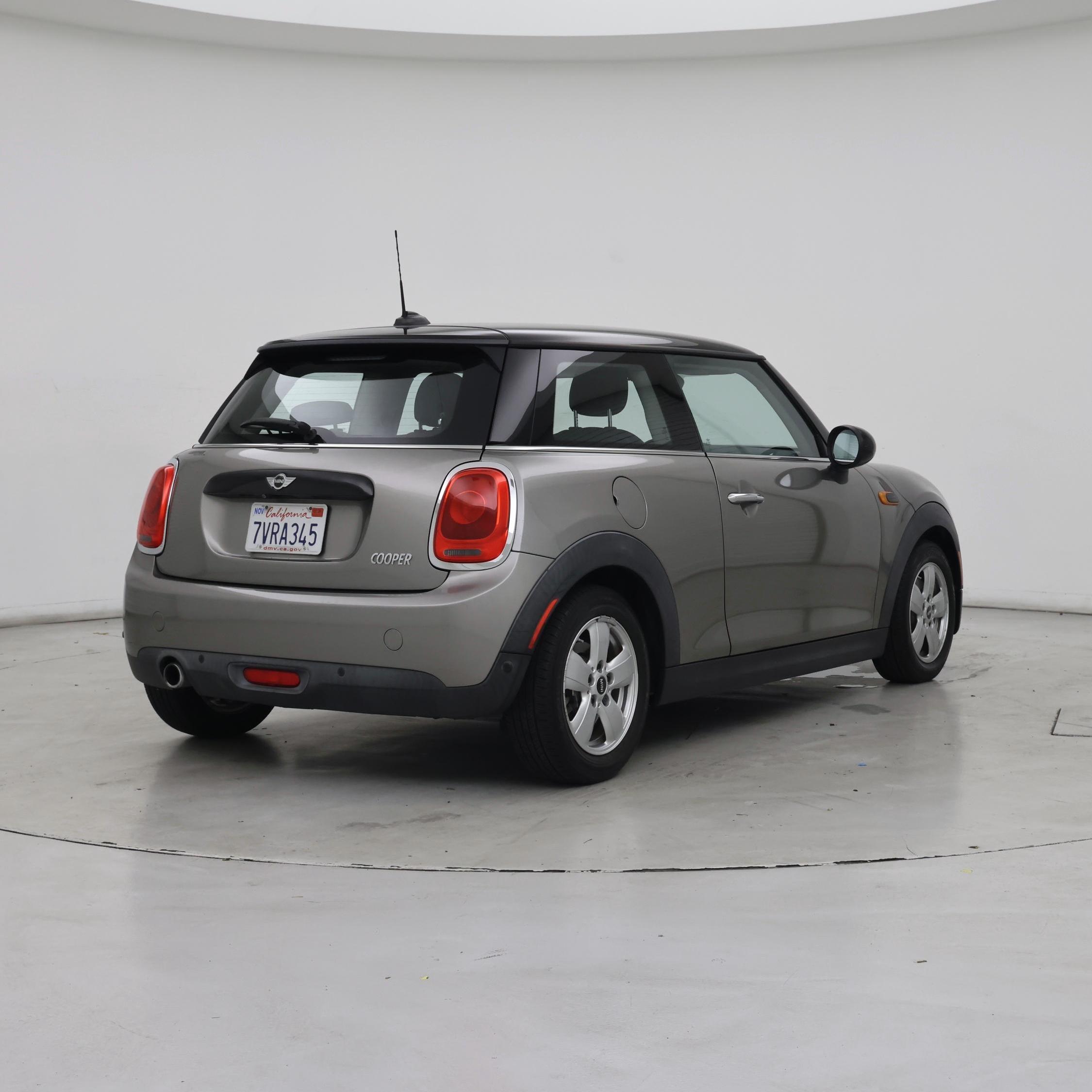 Thumbnail: 2017 MINI Cooper Hardtop - 8
