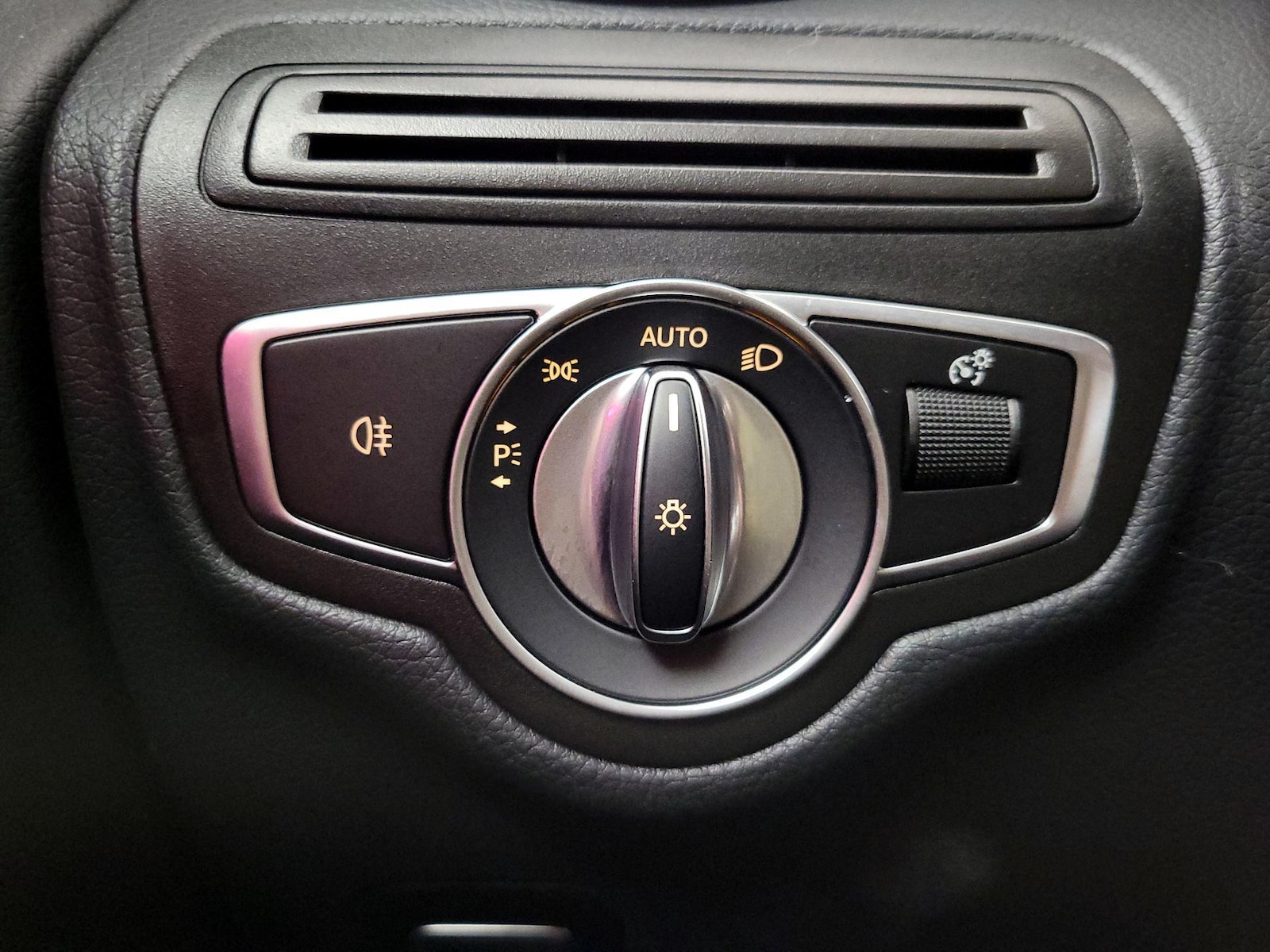 2022 Mercedes-Benz GLC GLC300 - Photo 14