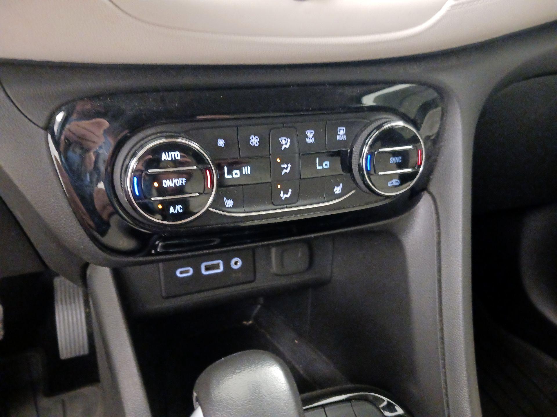Thumbnail: 2021 Buick Encore GX - 16