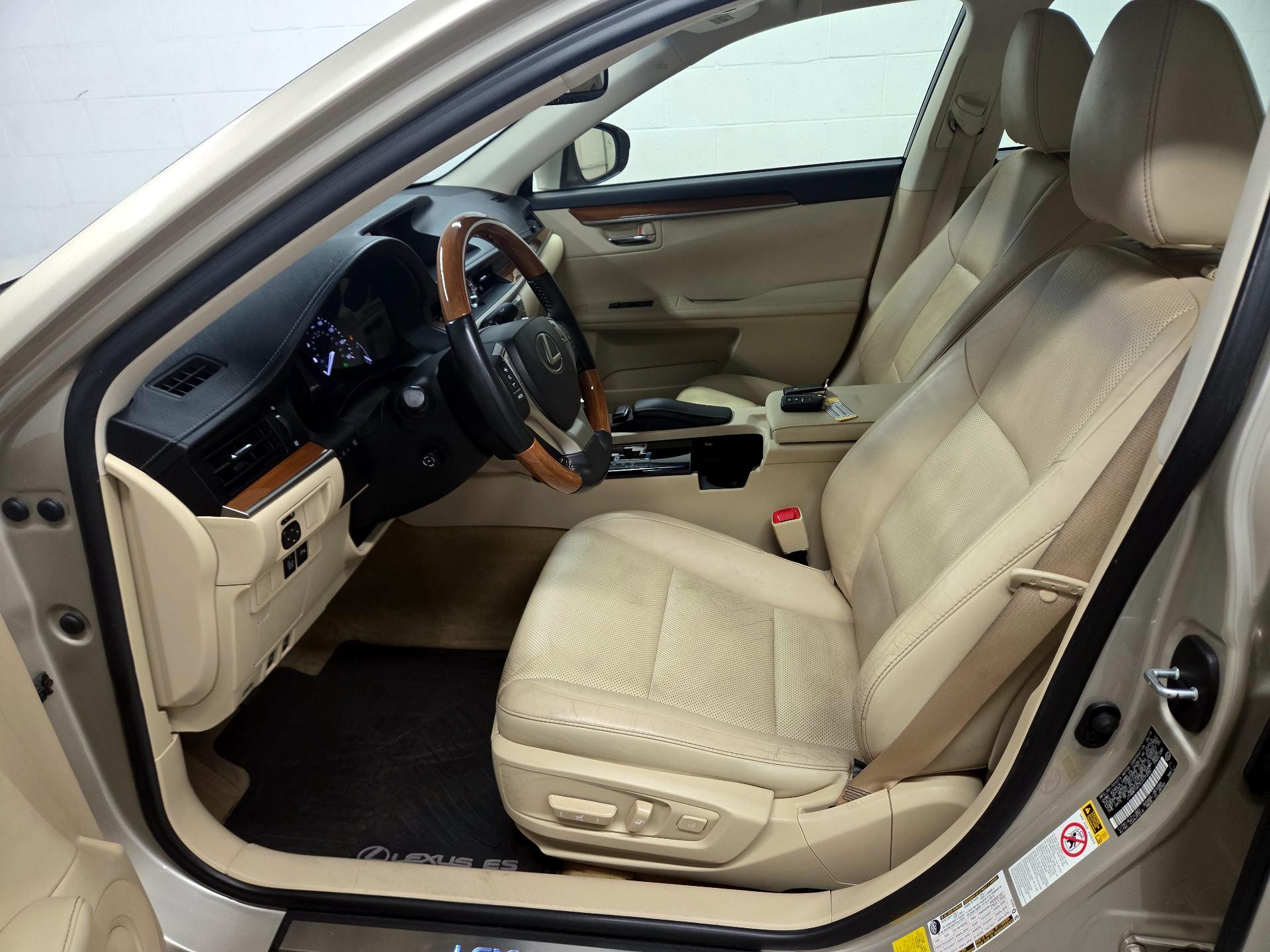 Thumbnail: 2014 Lexus ES - 9
