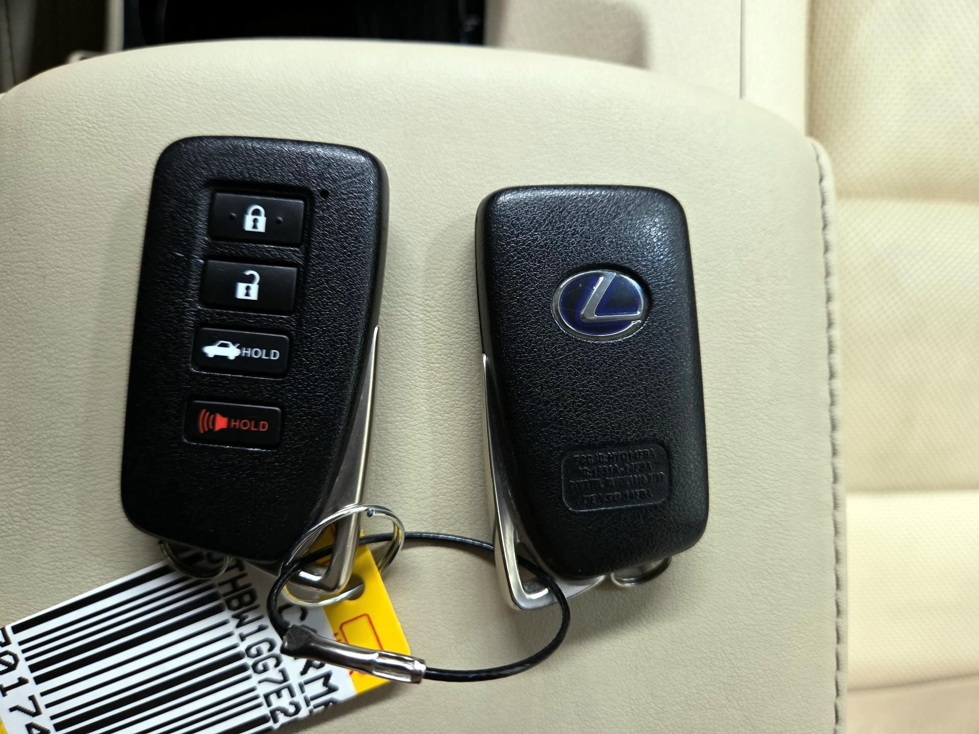 Thumbnail: 2014 Lexus ES - 16