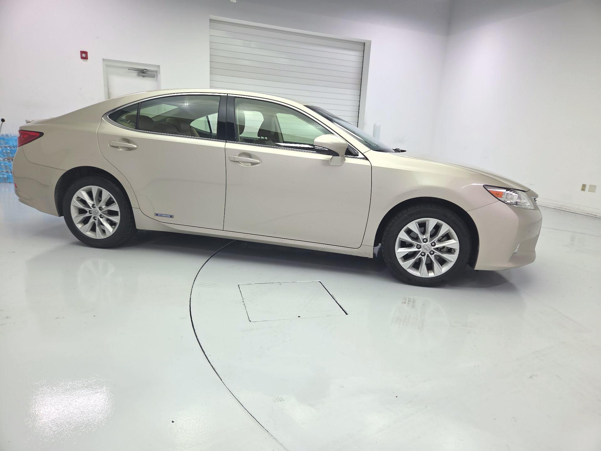 Thumbnail: 2014 Lexus ES - 4