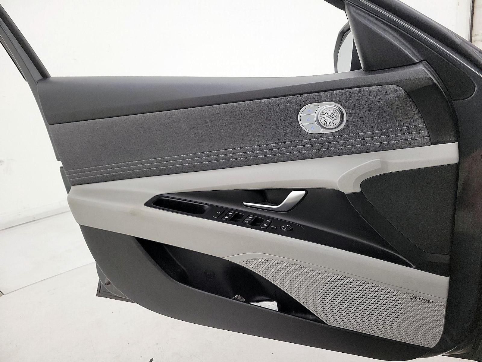 2023 Hyundai Elantra Limited - Photo 13