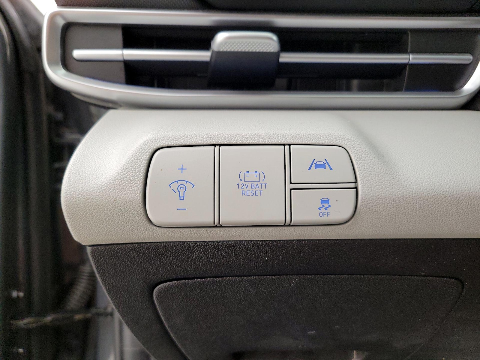 2023 Hyundai Elantra Limited - Photo 14
