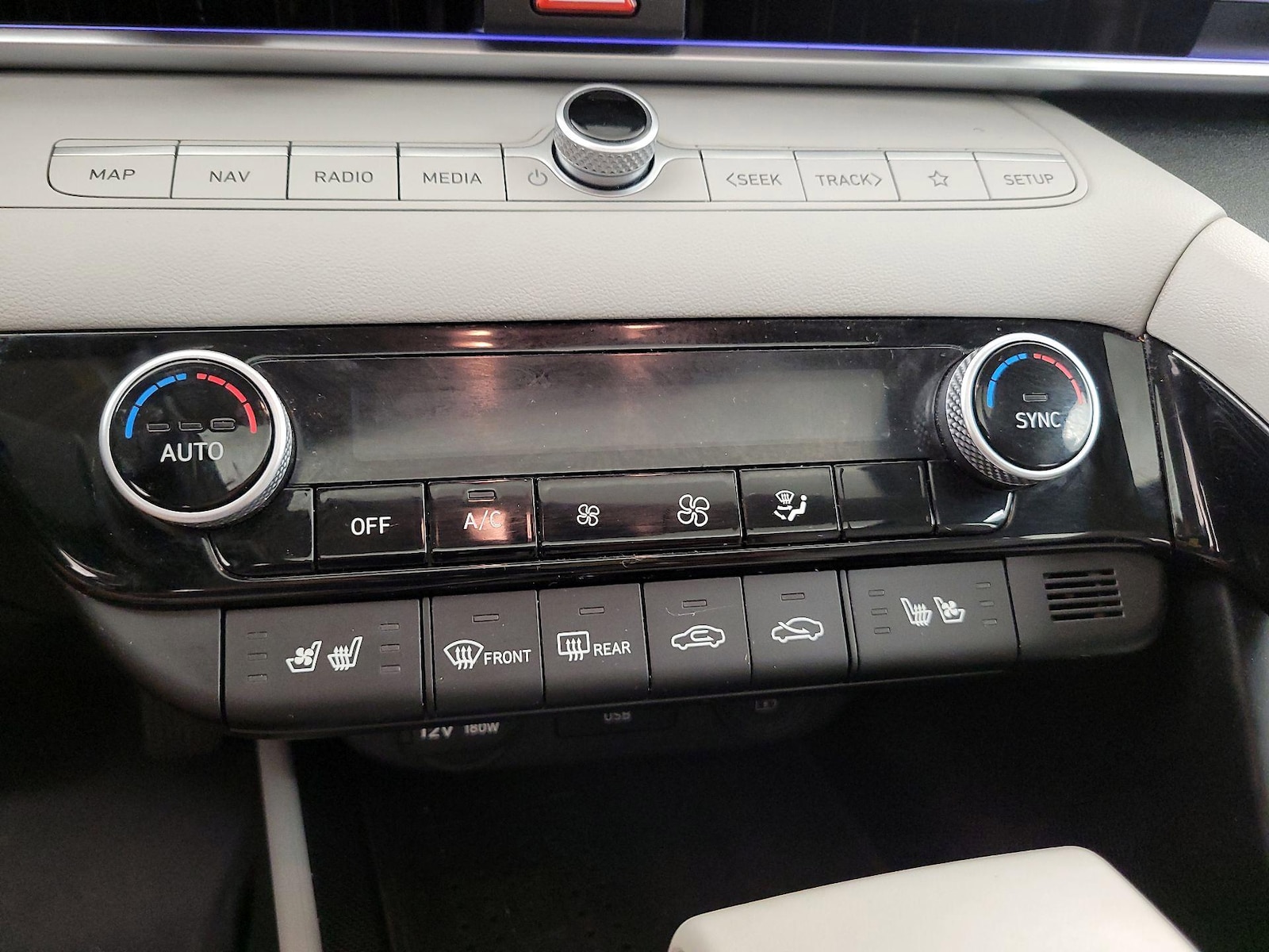 2023 Hyundai Elantra Limited - Photo 18