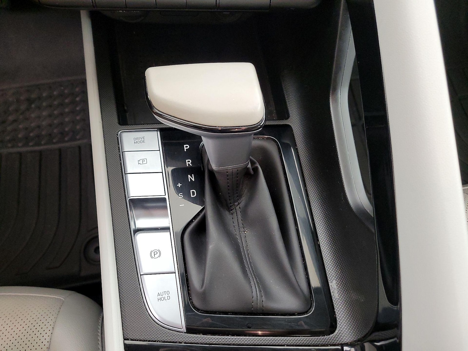 2023 Hyundai Elantra Limited - Photo 19
