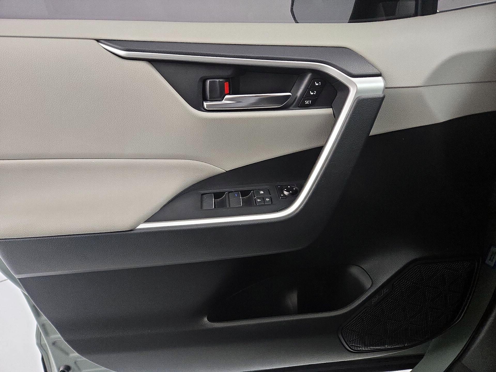 Thumbnail: 2021 Toyota RAV4 - 12