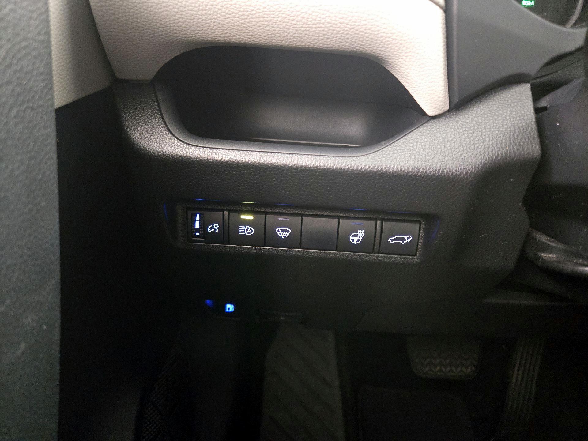 Thumbnail: 2021 Toyota RAV4 - 13